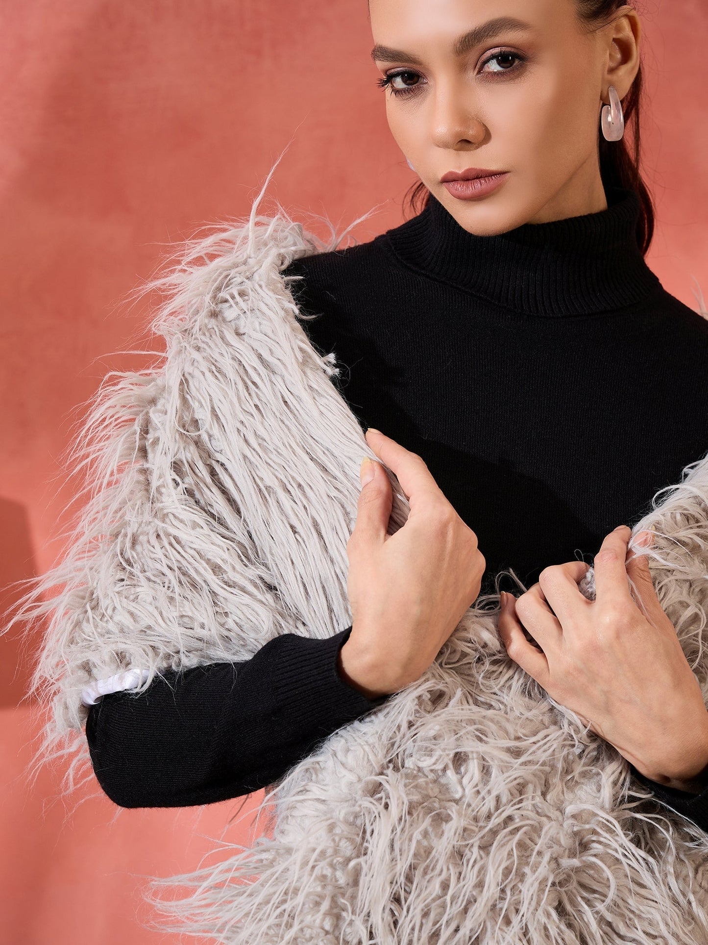 InWeave Light Grey Thread Fur Cape - Swadesiicart