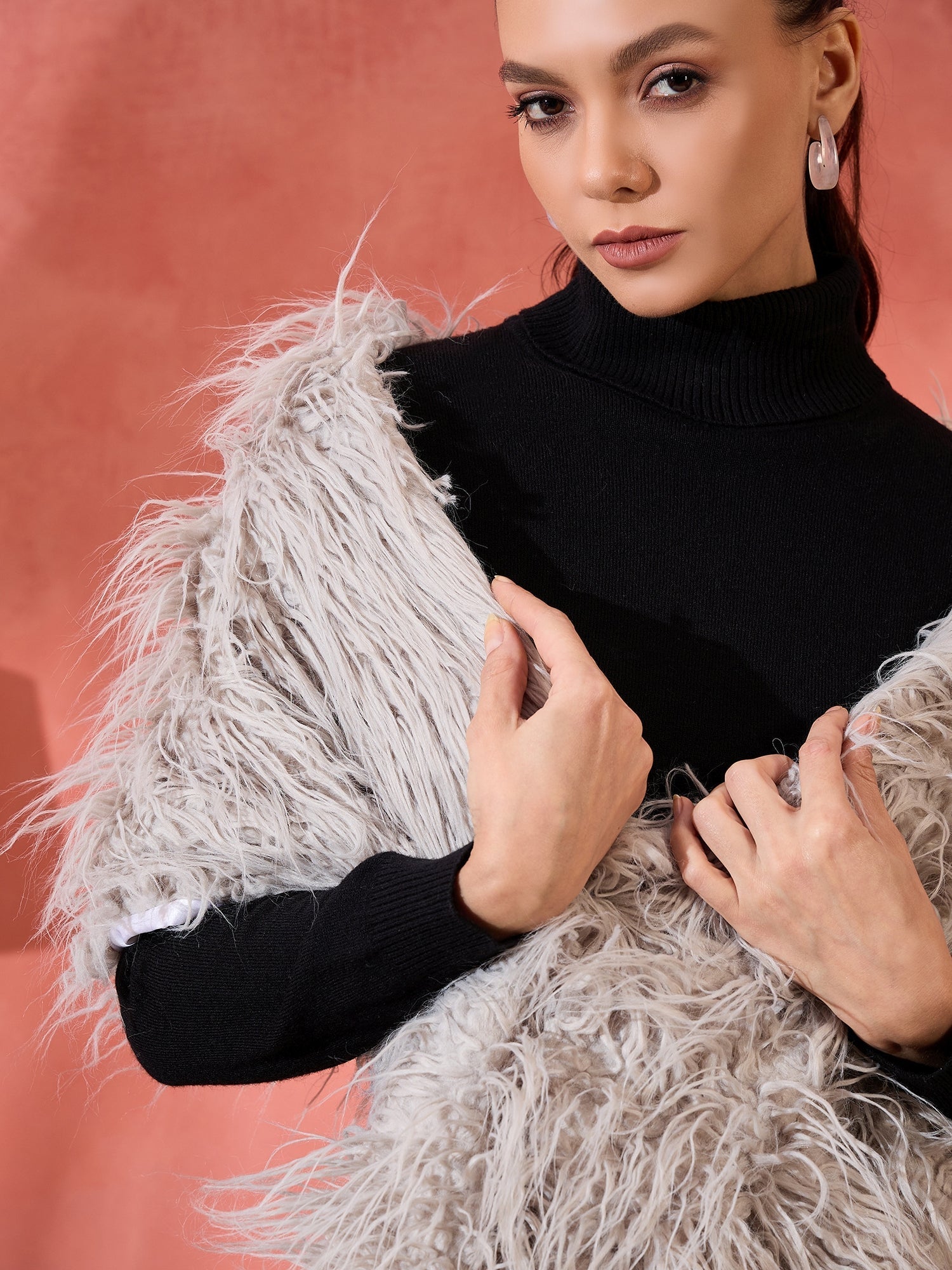 InWeave Light Grey Thread Fur Cape - Swadesiicart