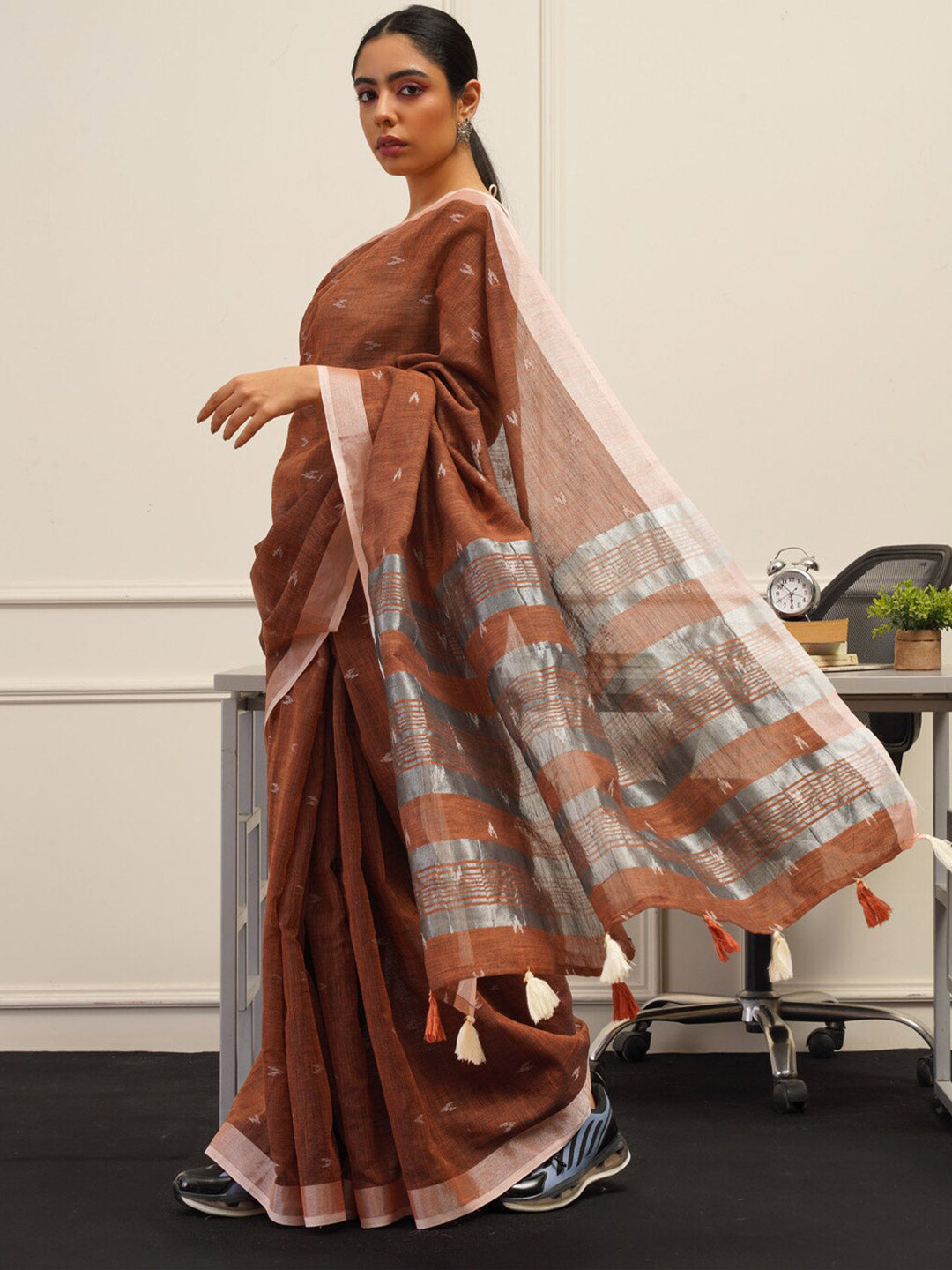 Tikhi Imli Rust Abstract Woven Design Zari Saree | Swadesiicart