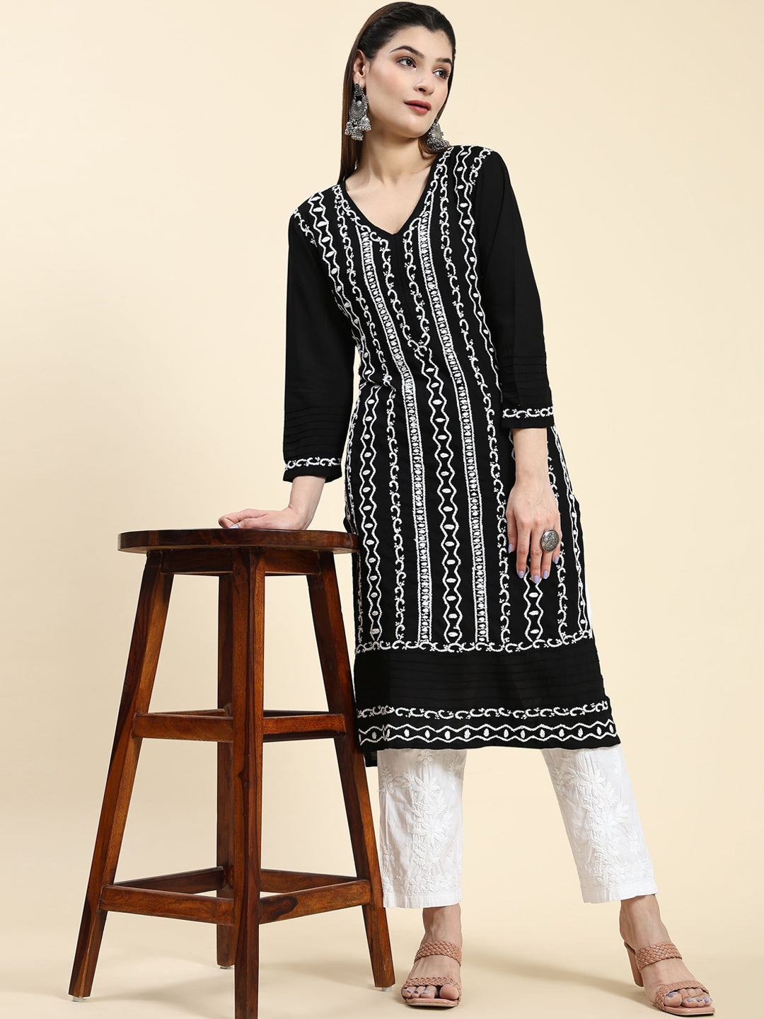 HOUSE OF KARI Ethnic Motifs Embroidered Chikankari Straight Kurta | Swadesiicart