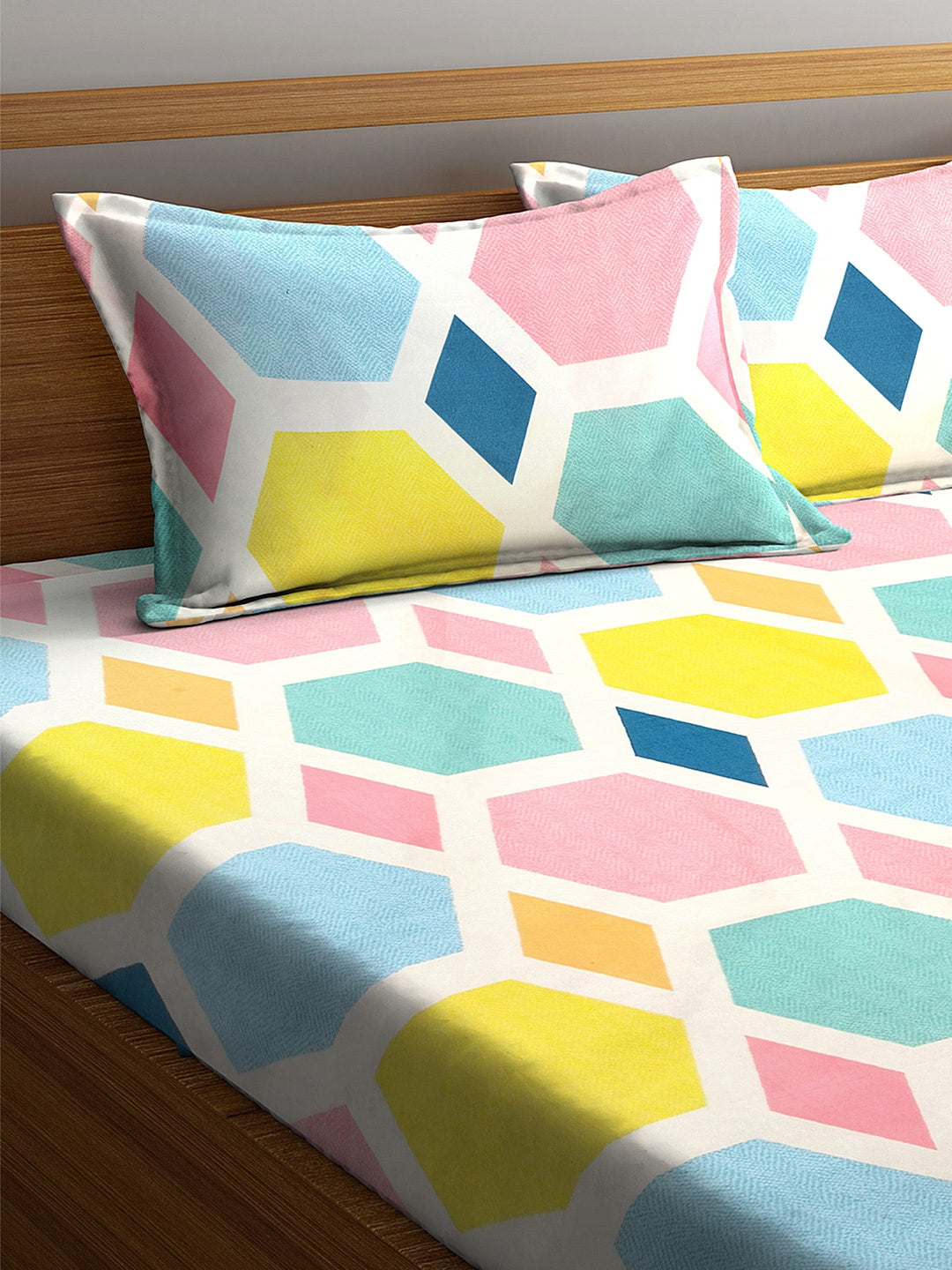 KLOTTHE Multicoloured Geometric 300 TC Fitted Double Bedsheet with 2 Pillow Covers - Swadesiicart