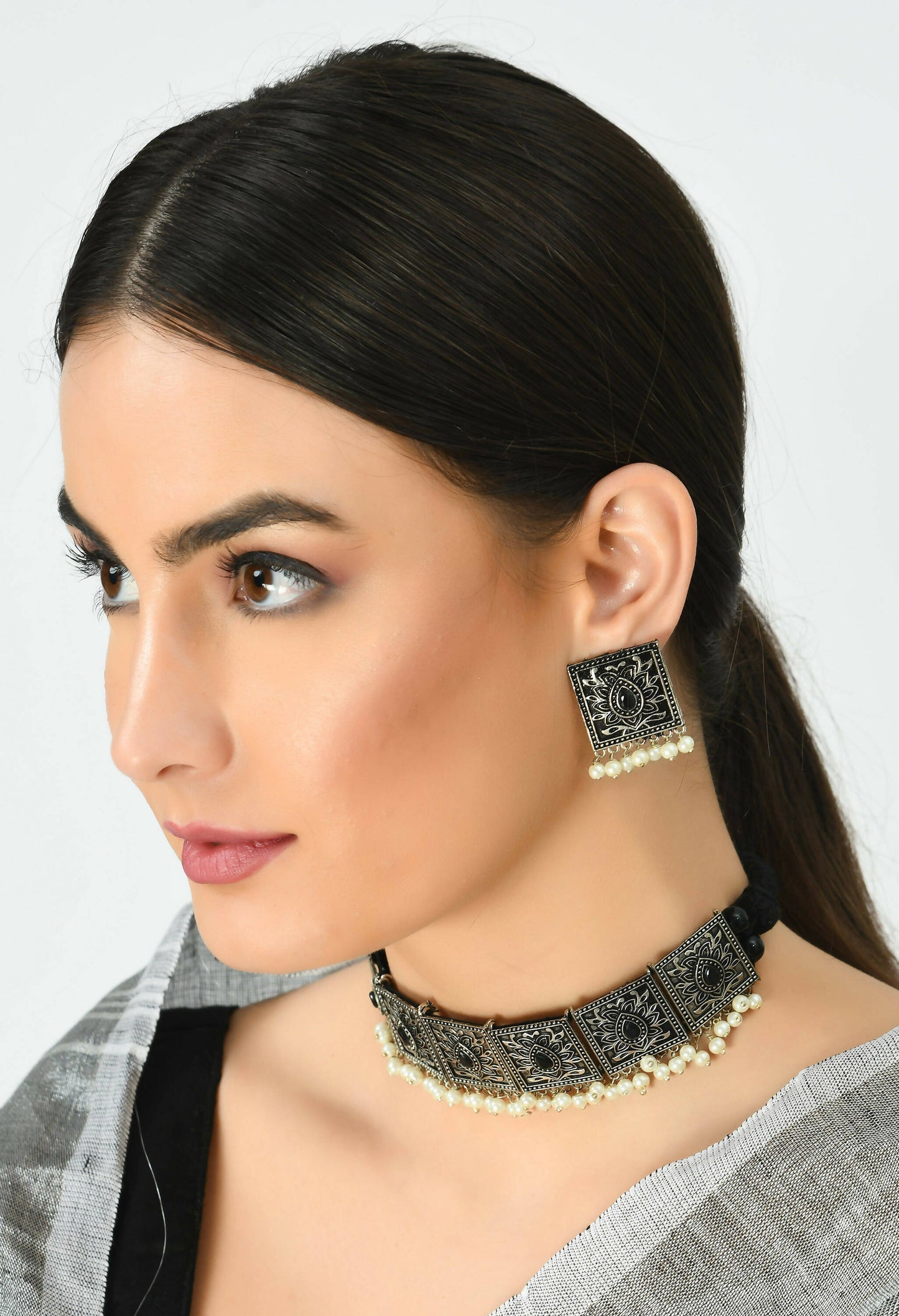 Mominos Fashion Johar Kamal Statement Silver-Plated Brass Finish Kundan/Pearls Choker For Women (Black) | Swadesiicart