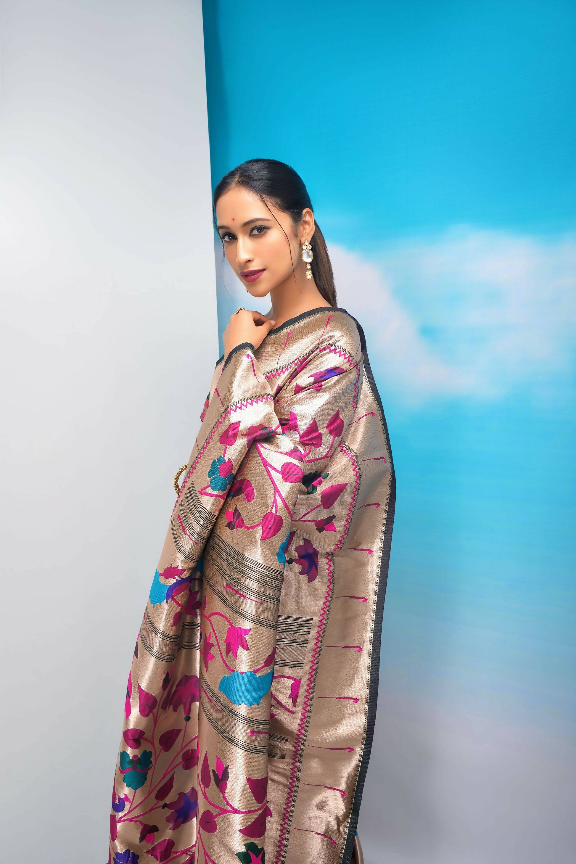 Vishnu Weaves Women's Bottle Green Paithani Silk Minakari Zari Woven Saree with Unstitched Blouse - Swadesiicart