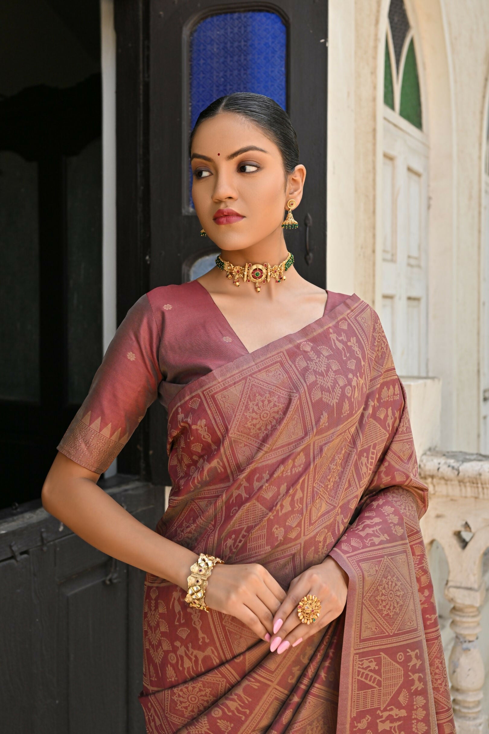 Vishnu Weaves Women's Coffee Handloom Raw Silk Saree with Blouse - Swadesiicart
