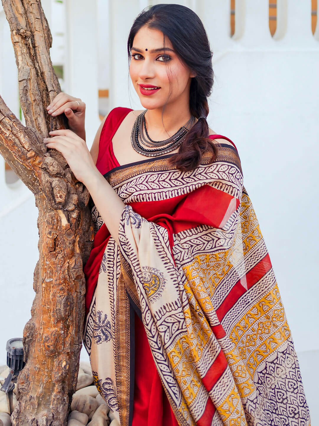 Zibaa Hand-Blocked Pure Maheshwari Silk Red Saree | Swadesiicart