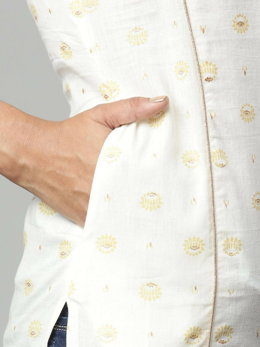 Ahalyaa Womens Off White Pure Cotton Printed Kurtas | Swadesiicart