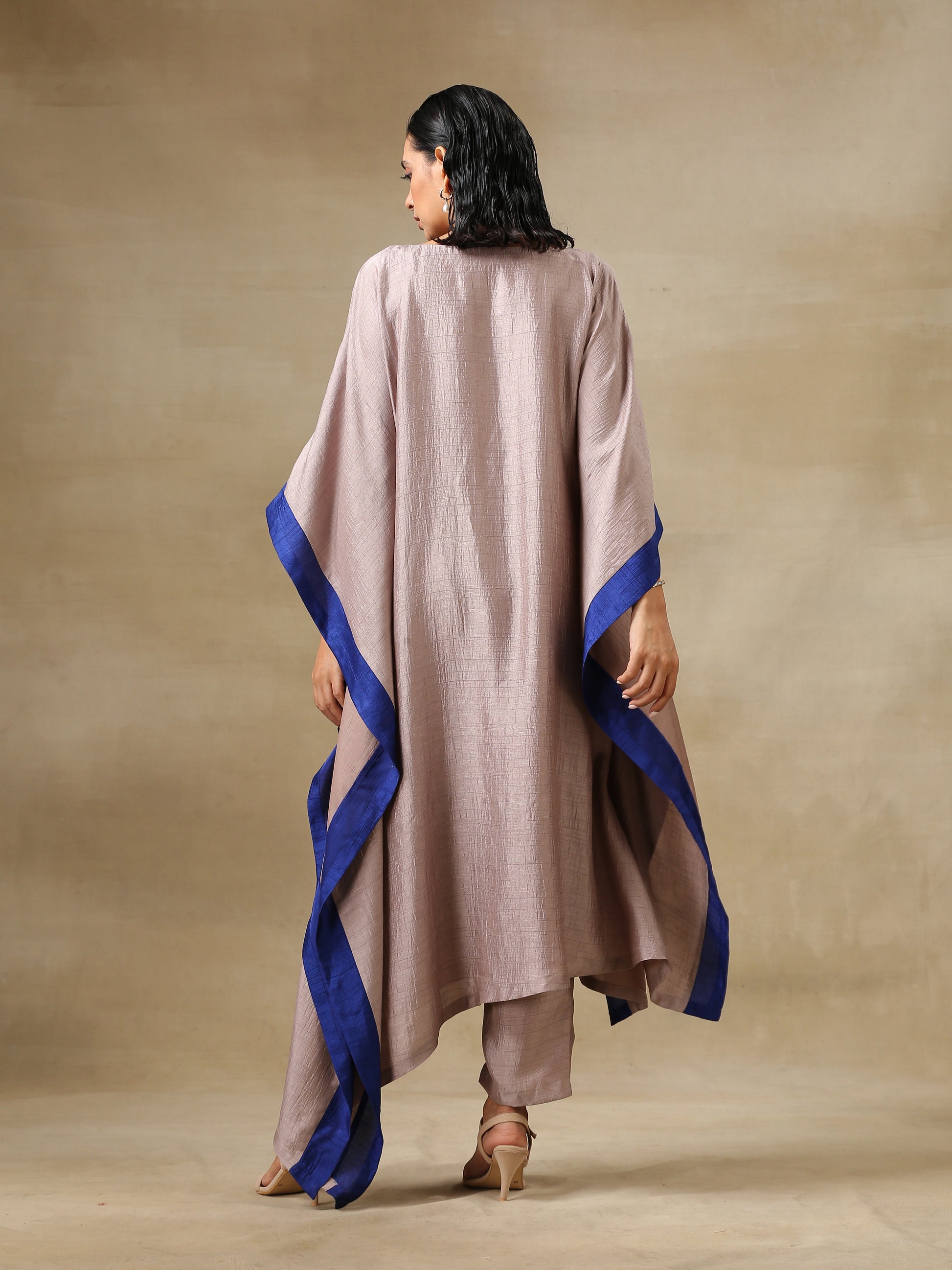 trueBrowns Grey Textured Silk High Low Kaftan Pant Set | Swadesiicart