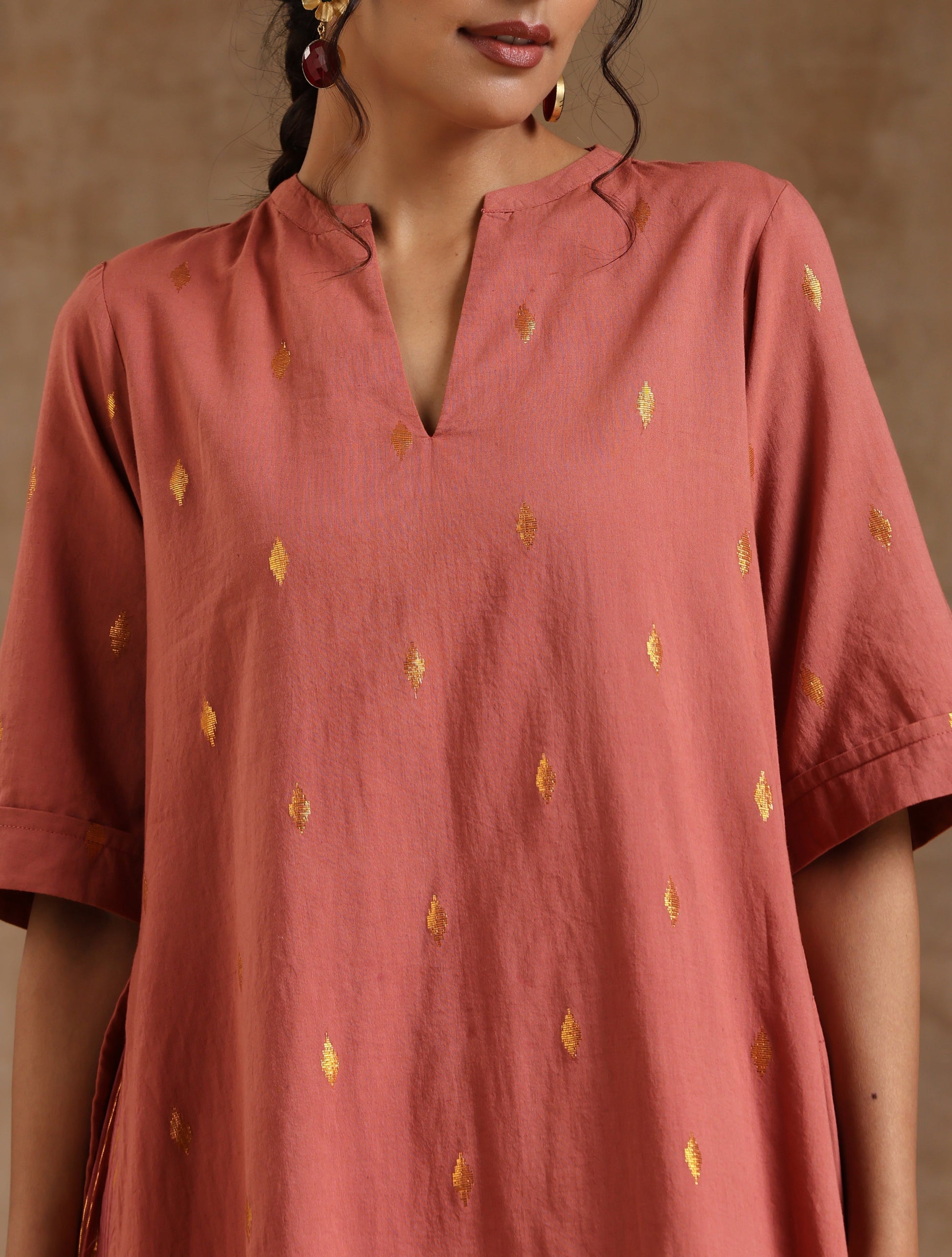 trueBrowns Blush Gold Cotton Relaxed High-Low Kurta Set | Swadesiicart