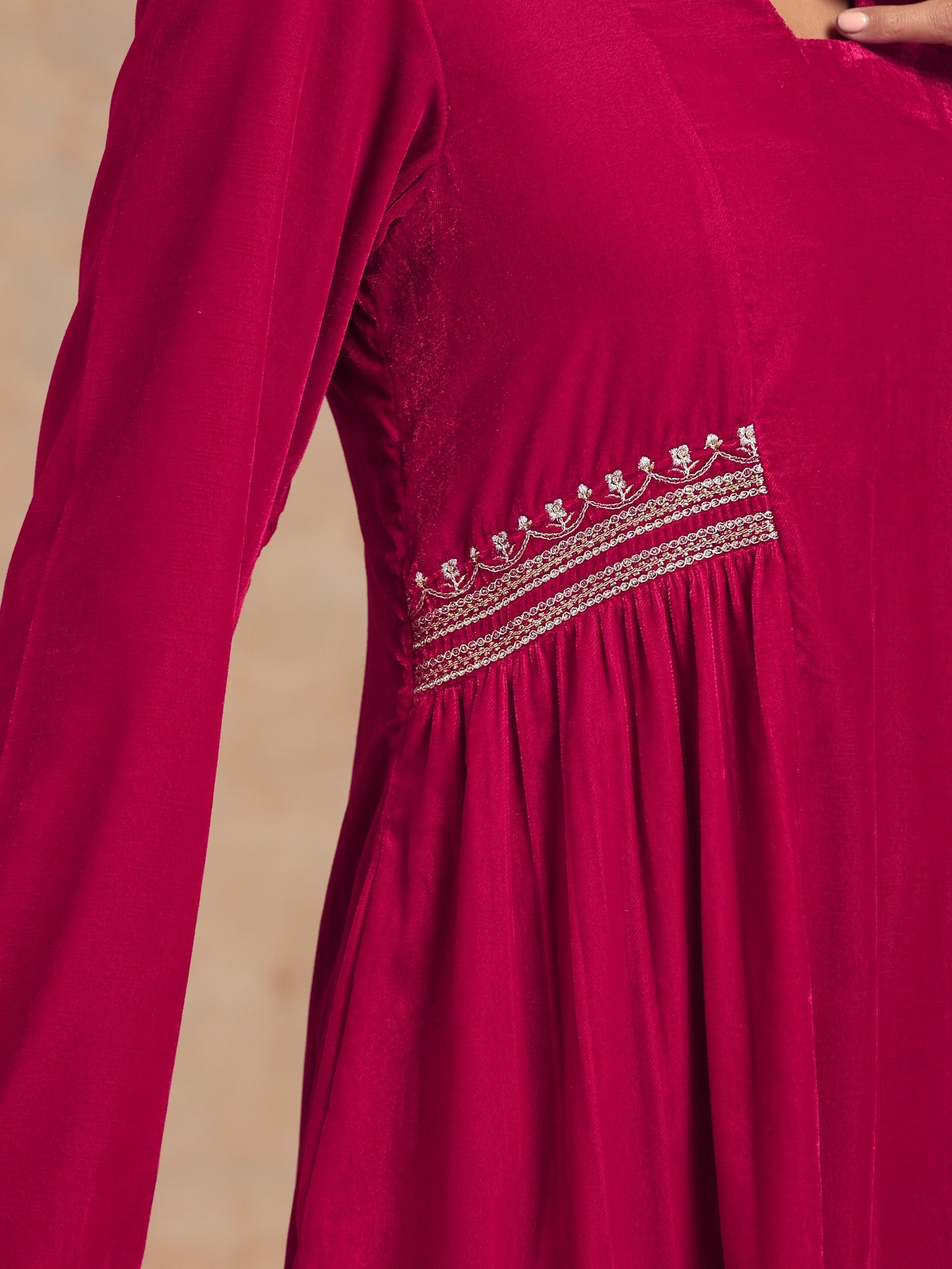 trueBrowns Rani Pink Velvet Embroidered Kurta | Swadesiicart