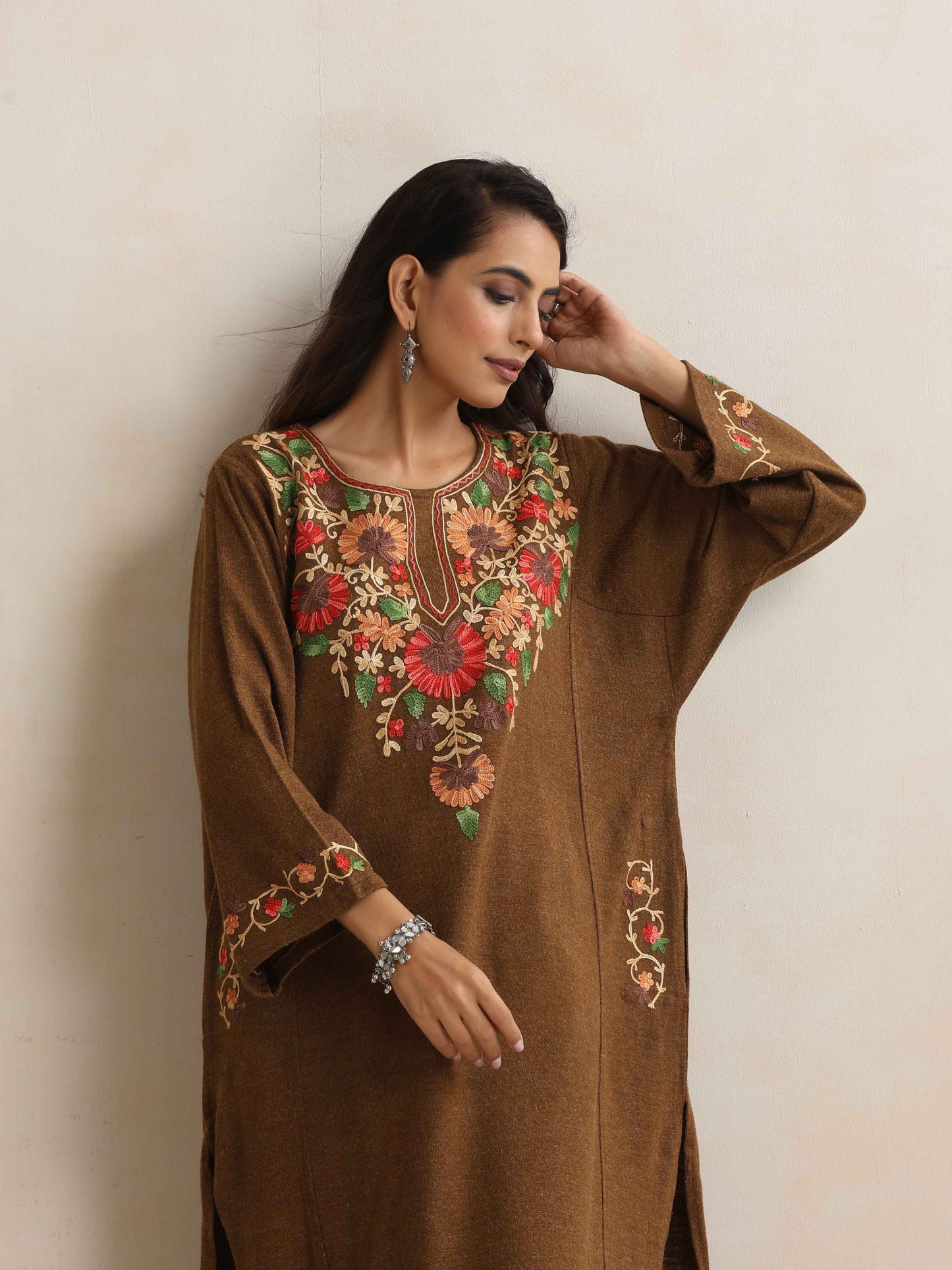 trueBrowns Brown Kashmiri Floral Embroidered Woollen Phiran Kurta | Swadesiicart