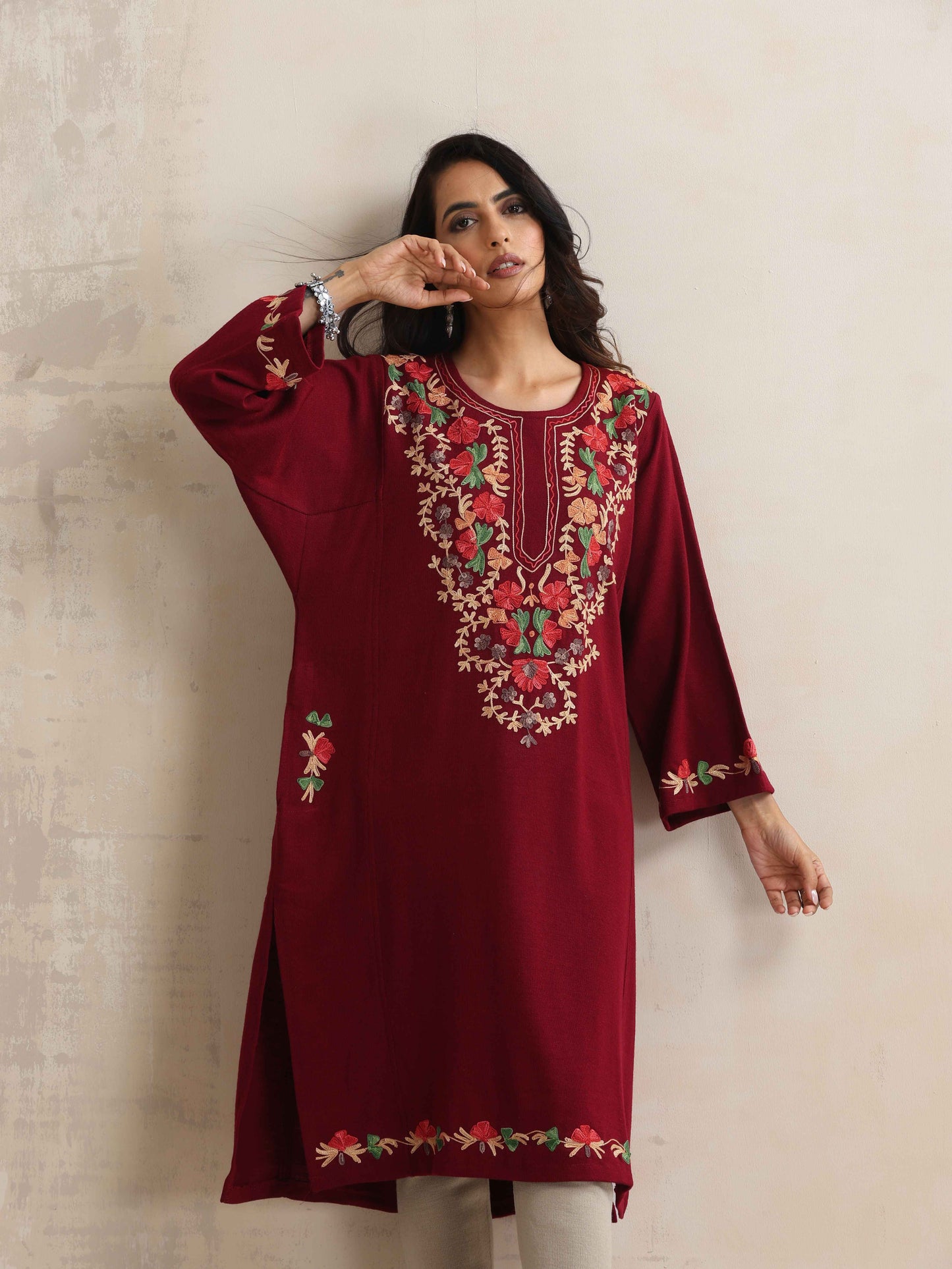 trueBrowns Maroon Kashmiri Embroidered Woollen Phiran Kurta | Swadesiicart