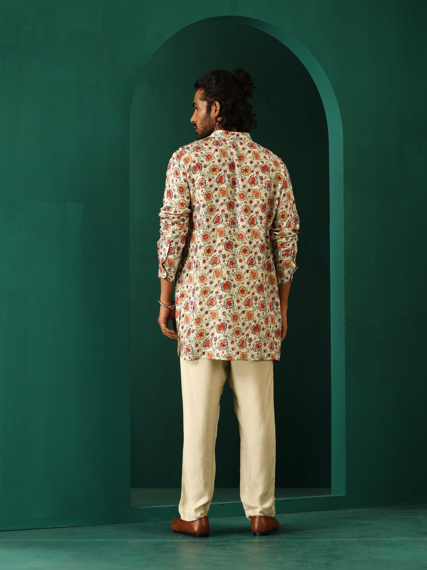 trueBrowns Men's Off White Floral Bunch Muslin Silk Printed Co-ord Set - Swadesiicart