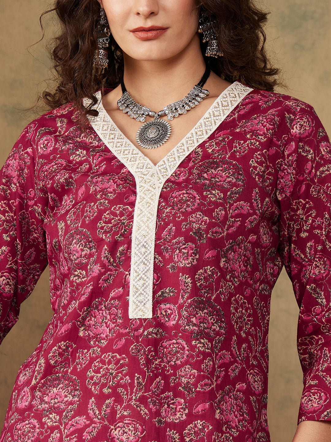InWeave Women's Burgundy Maroon Print V Neck Lace Work Straight Kurta - Swadesiicart