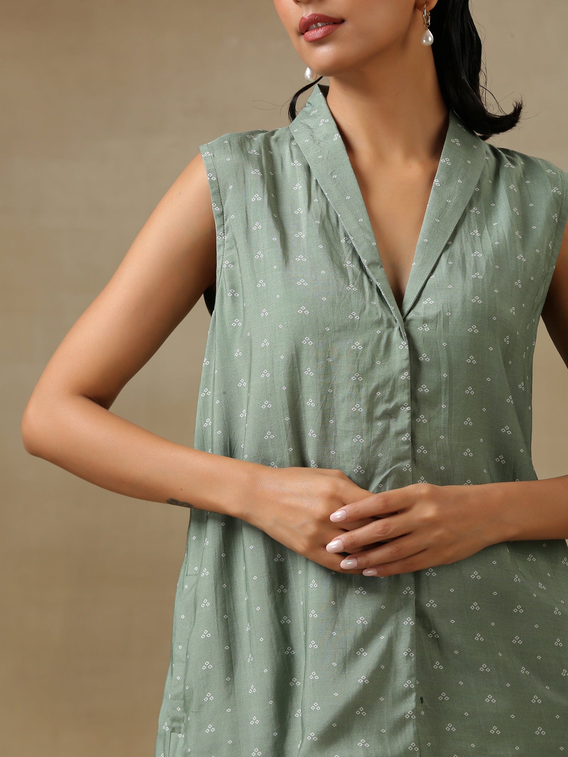 trueBrowns Light Green Bandhani Printed Silk Sleevesless Jacket Pant Set | Swadesiicart