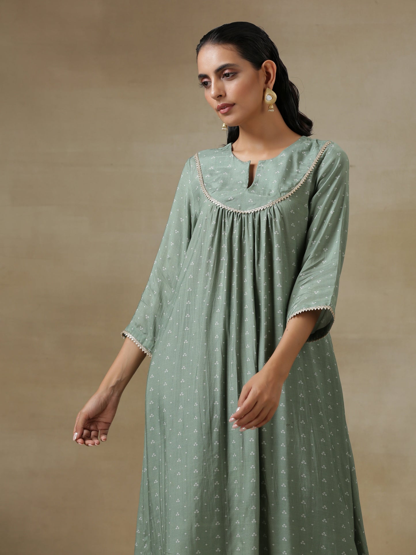 trueBrowns Light Green Bandhani Printed Silk Yoke Kurta Pant Set | Swadesiicart