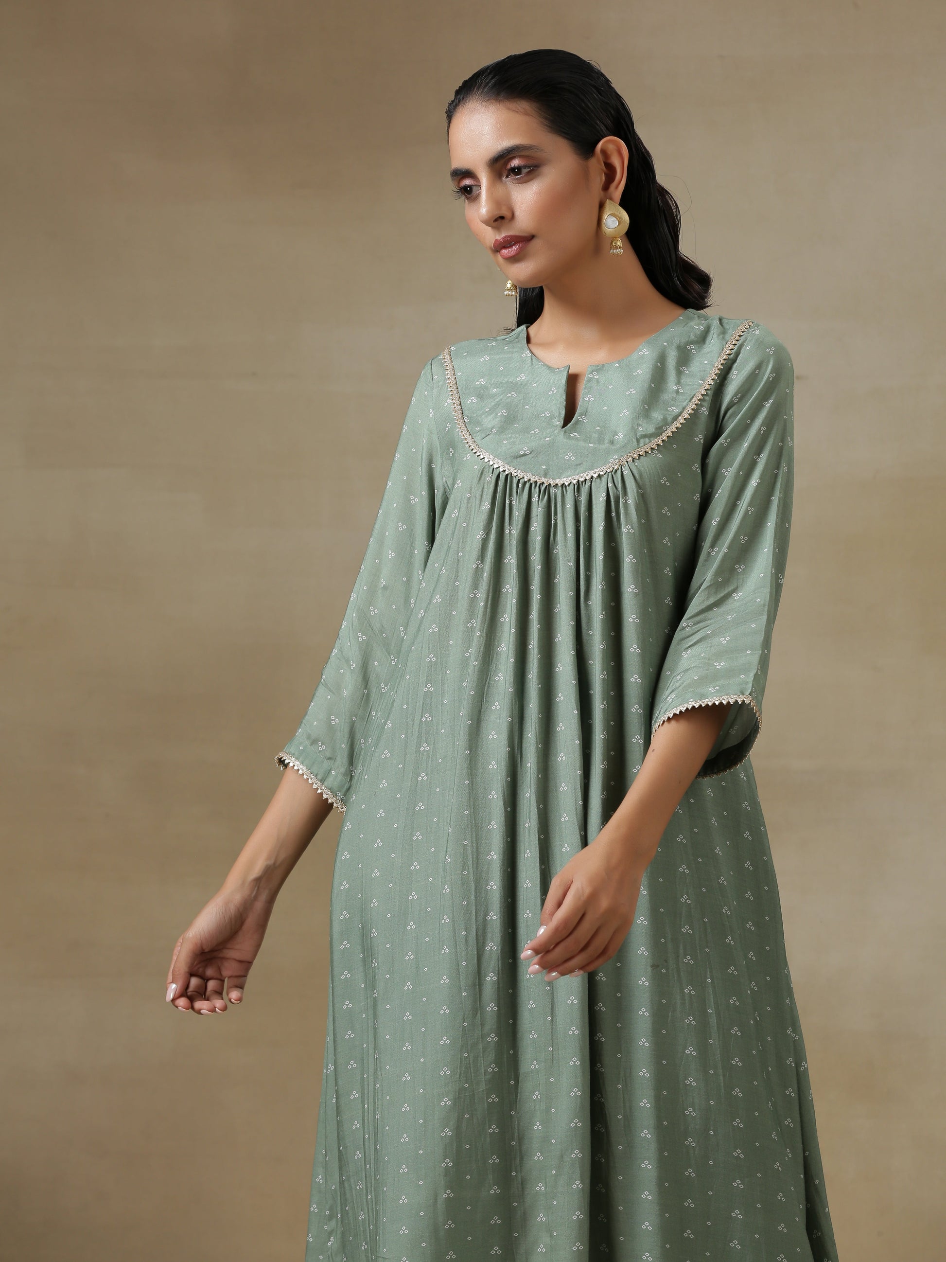 trueBrowns Light Green Bandhani Printed Silk Yoke Kurta Pant Set | Swadesiicart