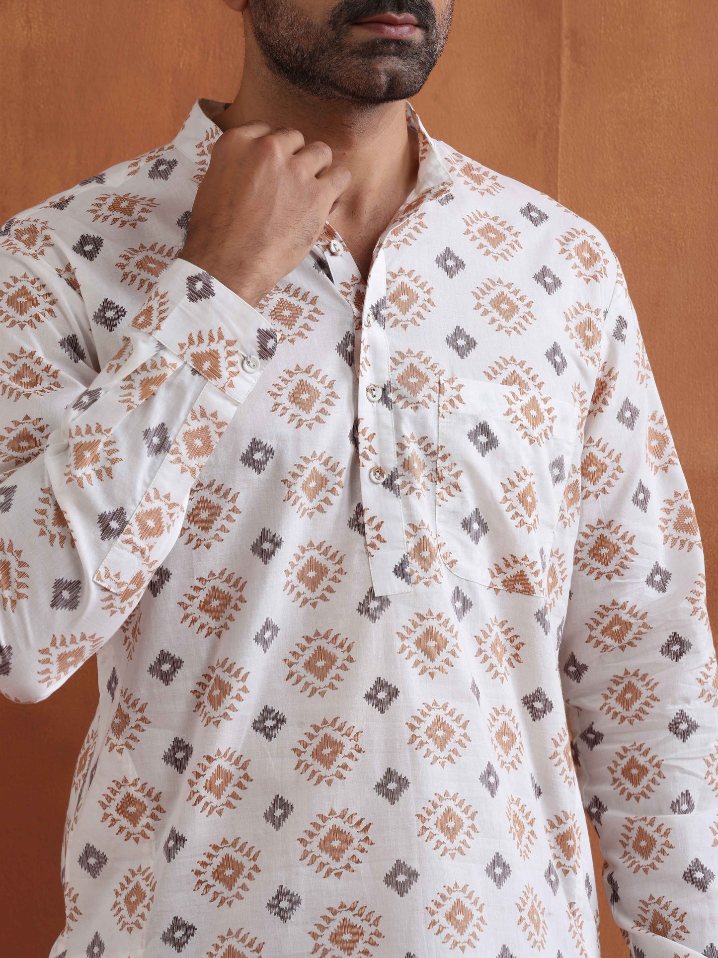 trueBrowns Men's Ivory Printed Short Kurta | Swadesiicart