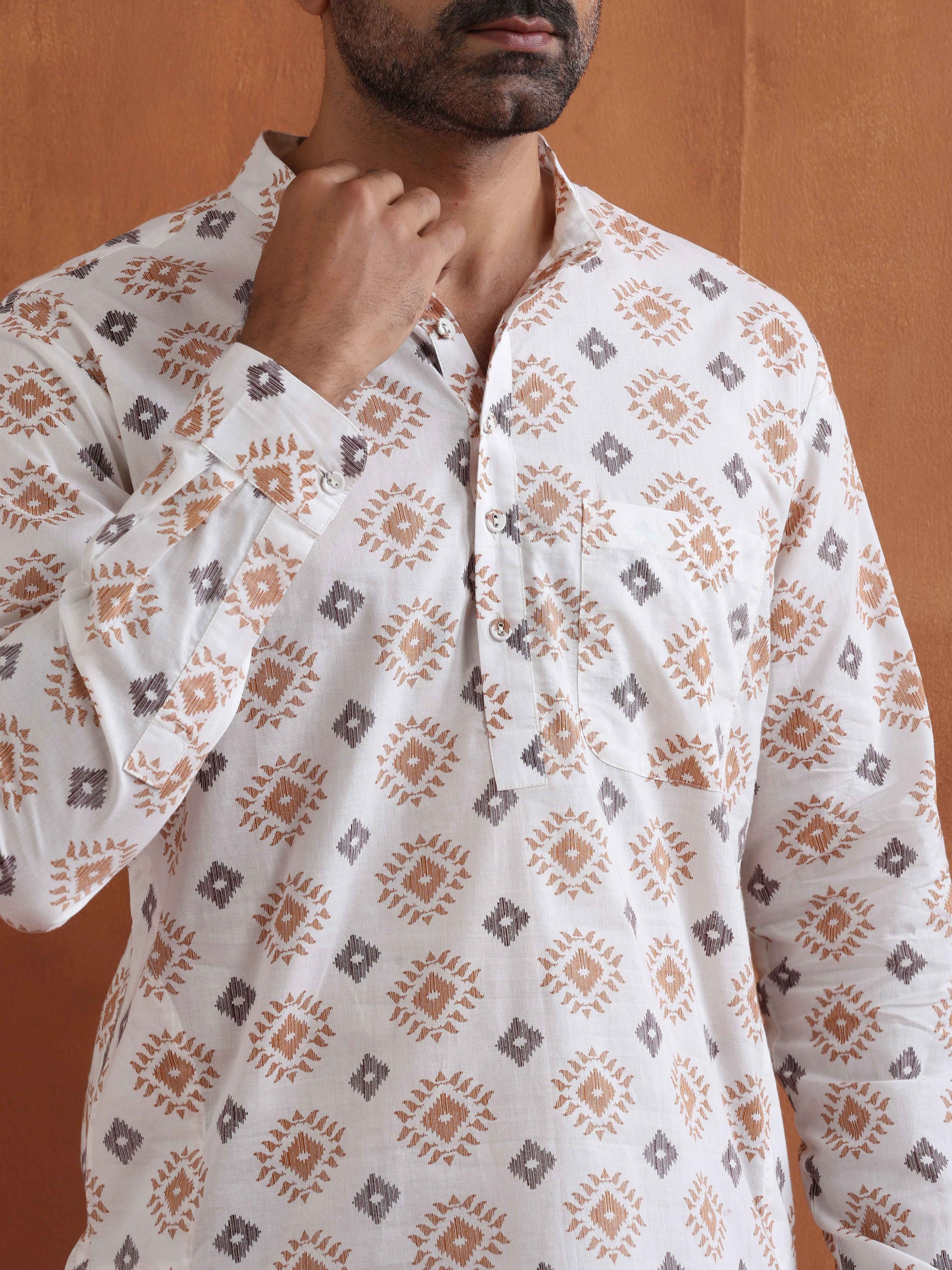trueBrowns Men's Ivory Printed Short Kurta | Swadesiicart