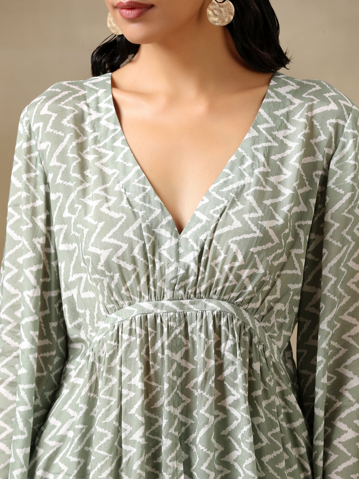 trueBrowns Light Green Bandhani Printed Silk V-Neck Co-Ord Set - Swadesiicart