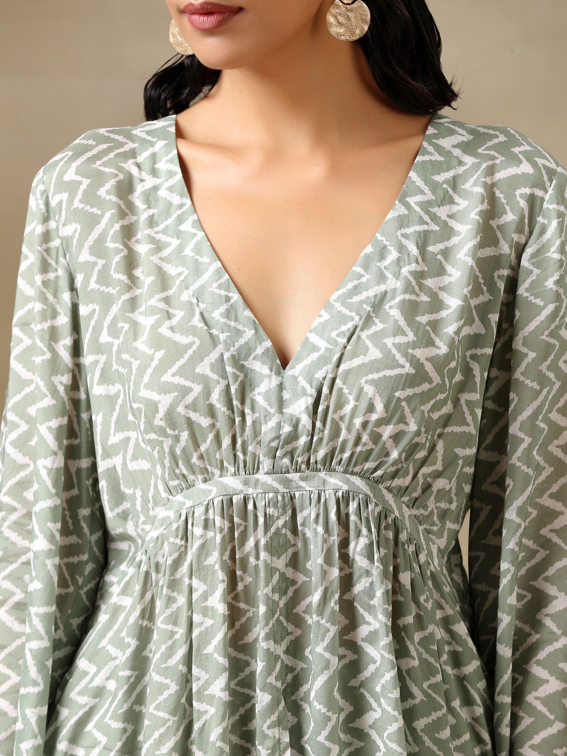 trueBrowns Light Green Bandhani Printed Silk V-Neck Co-Ord Set - Swadesiicart