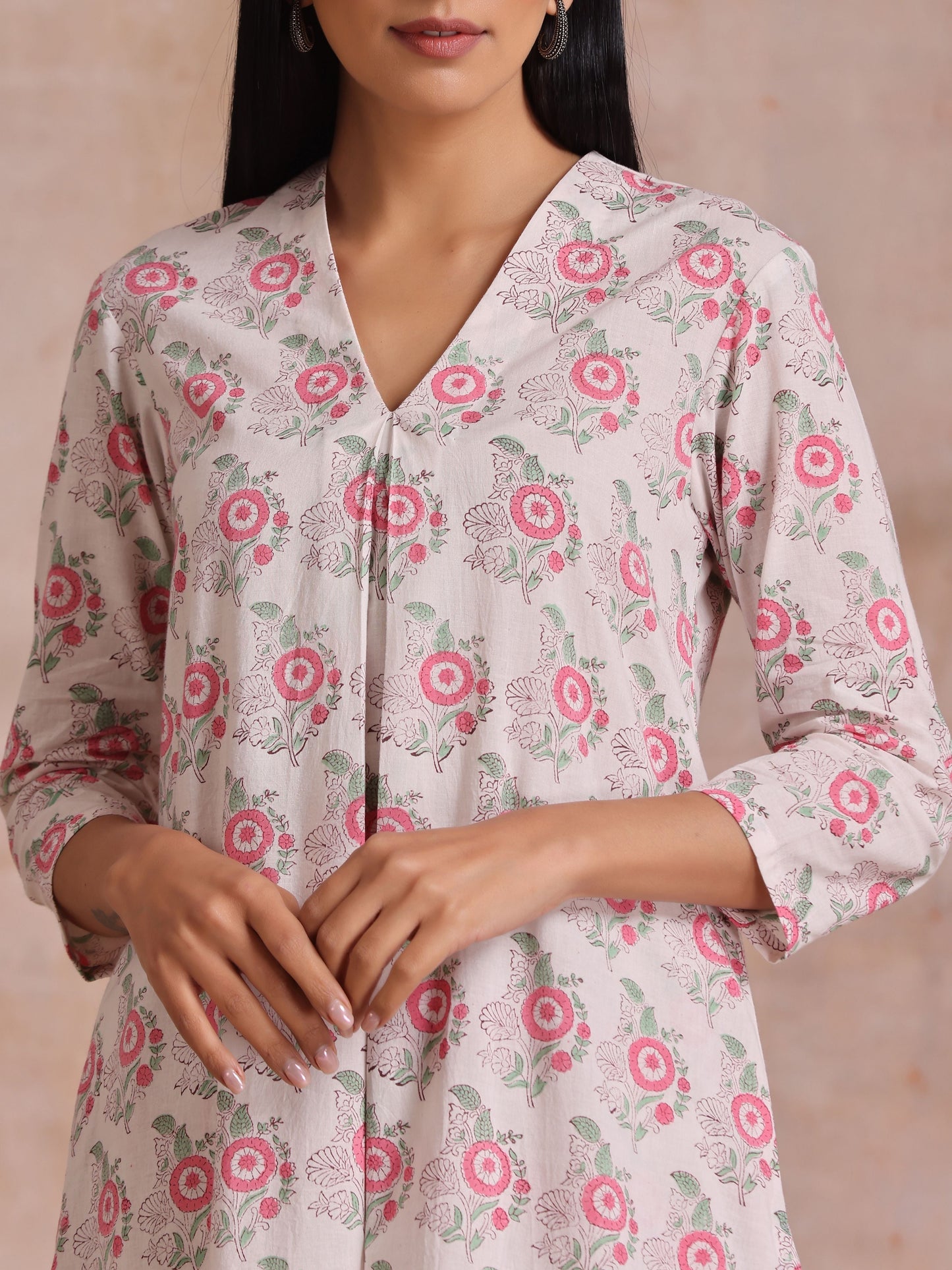 trueBrowns Pink Green Buta On White Block Print Cotton Slit Kurta Pant Set | Swadesiicart