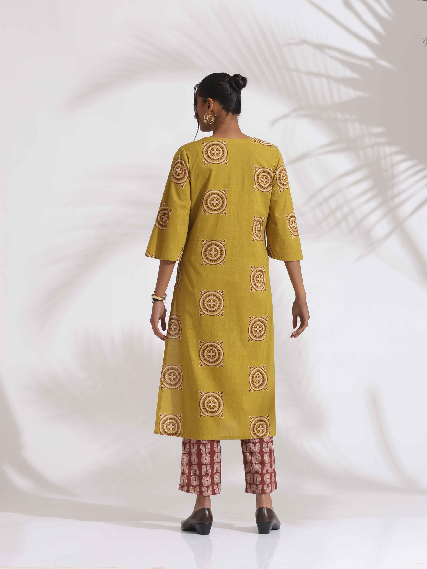 trueBrowns Green Cotton Print HighSlit Kurta Set | Swadesiicart