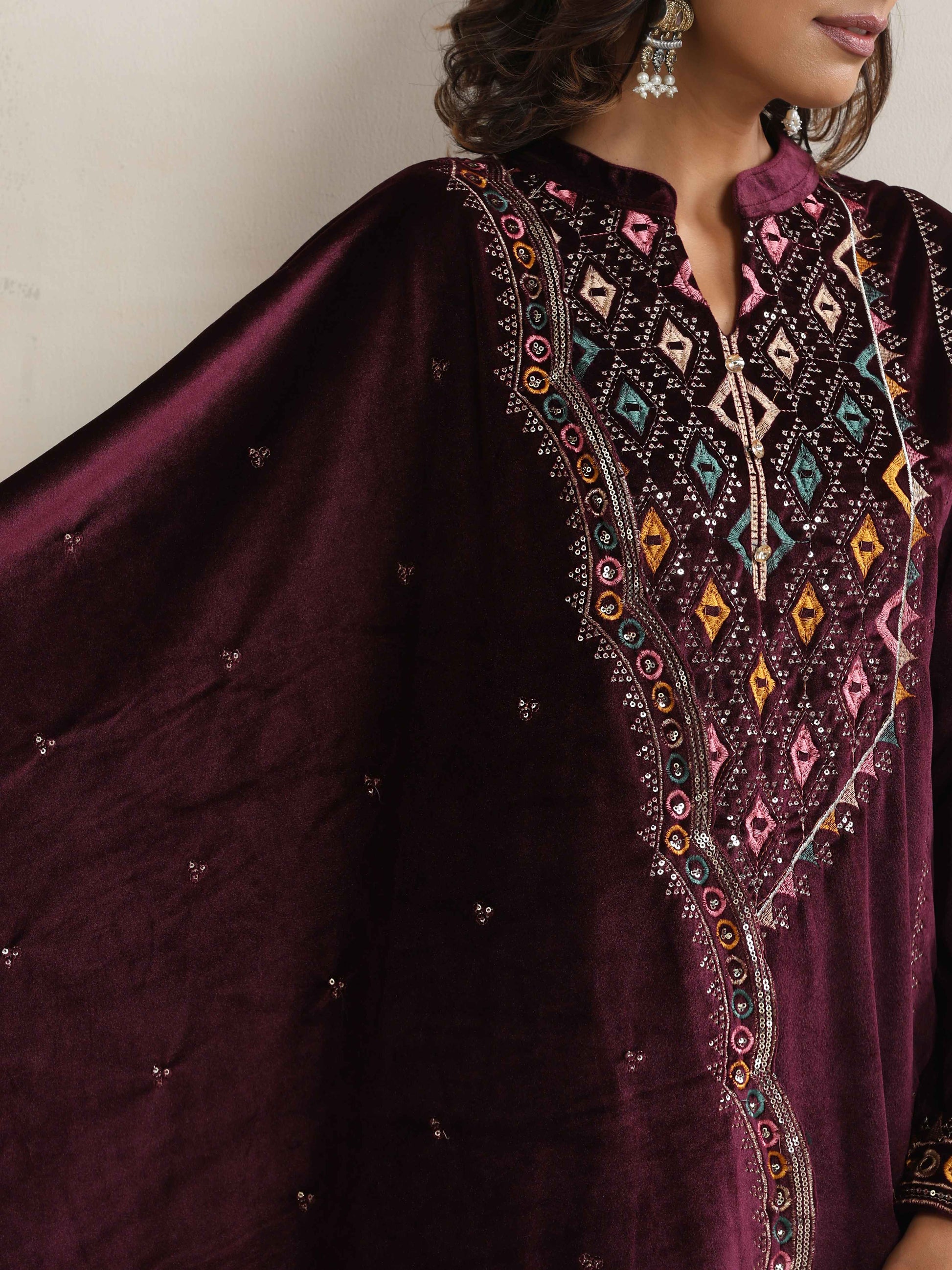 trueBrowns Purple Velvet Geometric Embroidered Kurta Pant Dupatta Set | Swadesiicart
