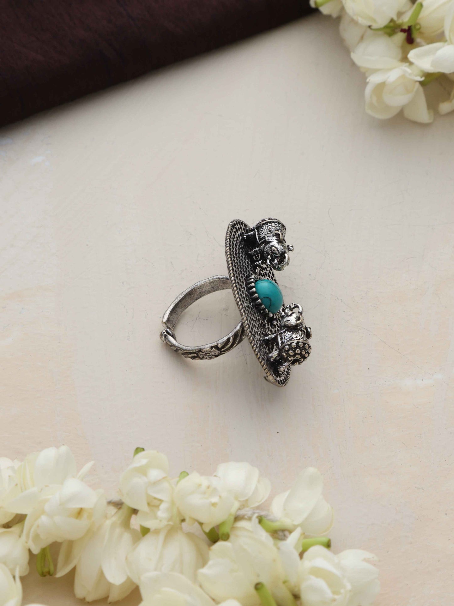trueBrowns Silver Tone Abstract Oval Ring | Swadesiicart