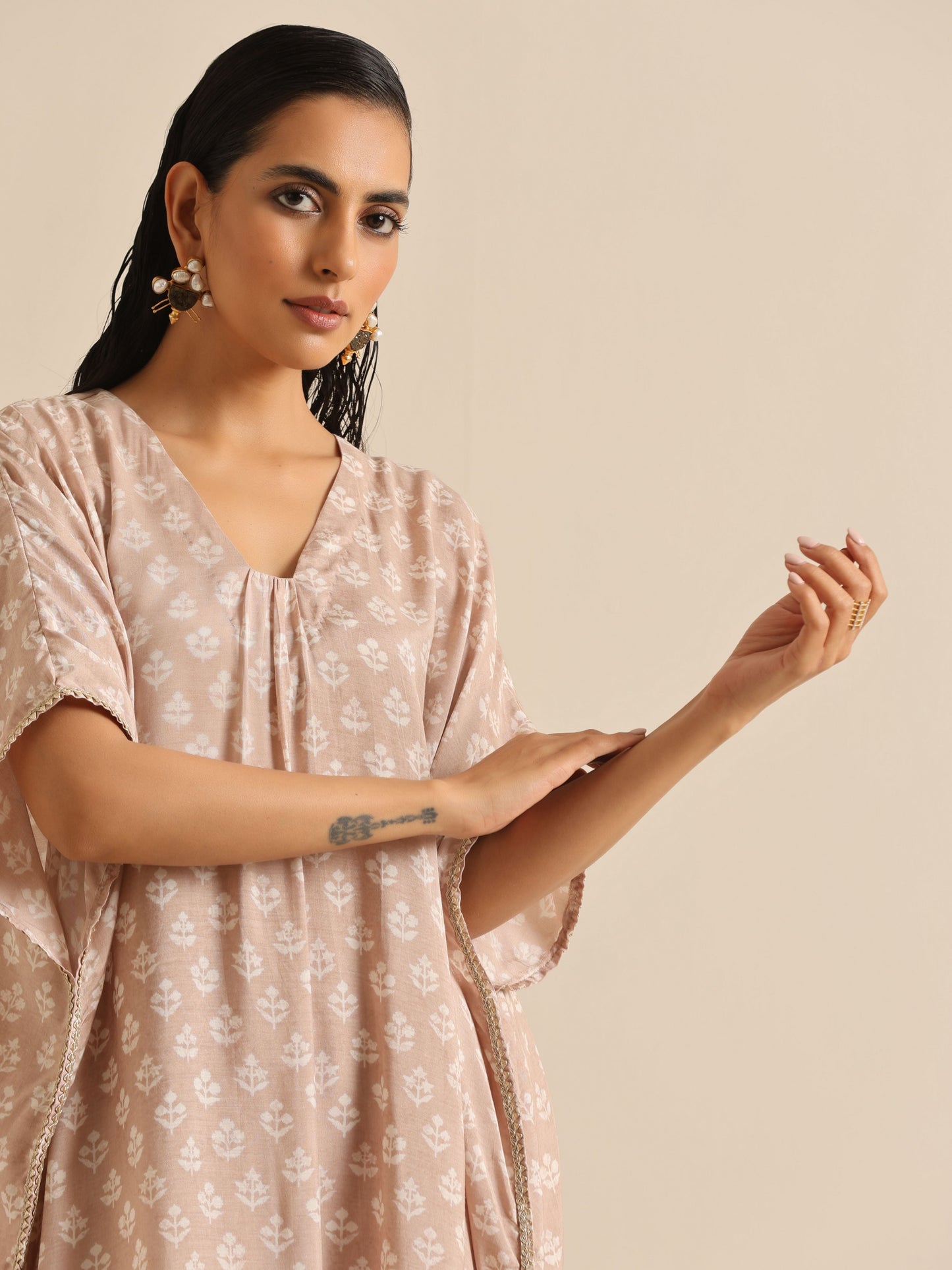 trueBrowns Beige White Floral Silk Print Kaftan Pant Set | Swadesiicart