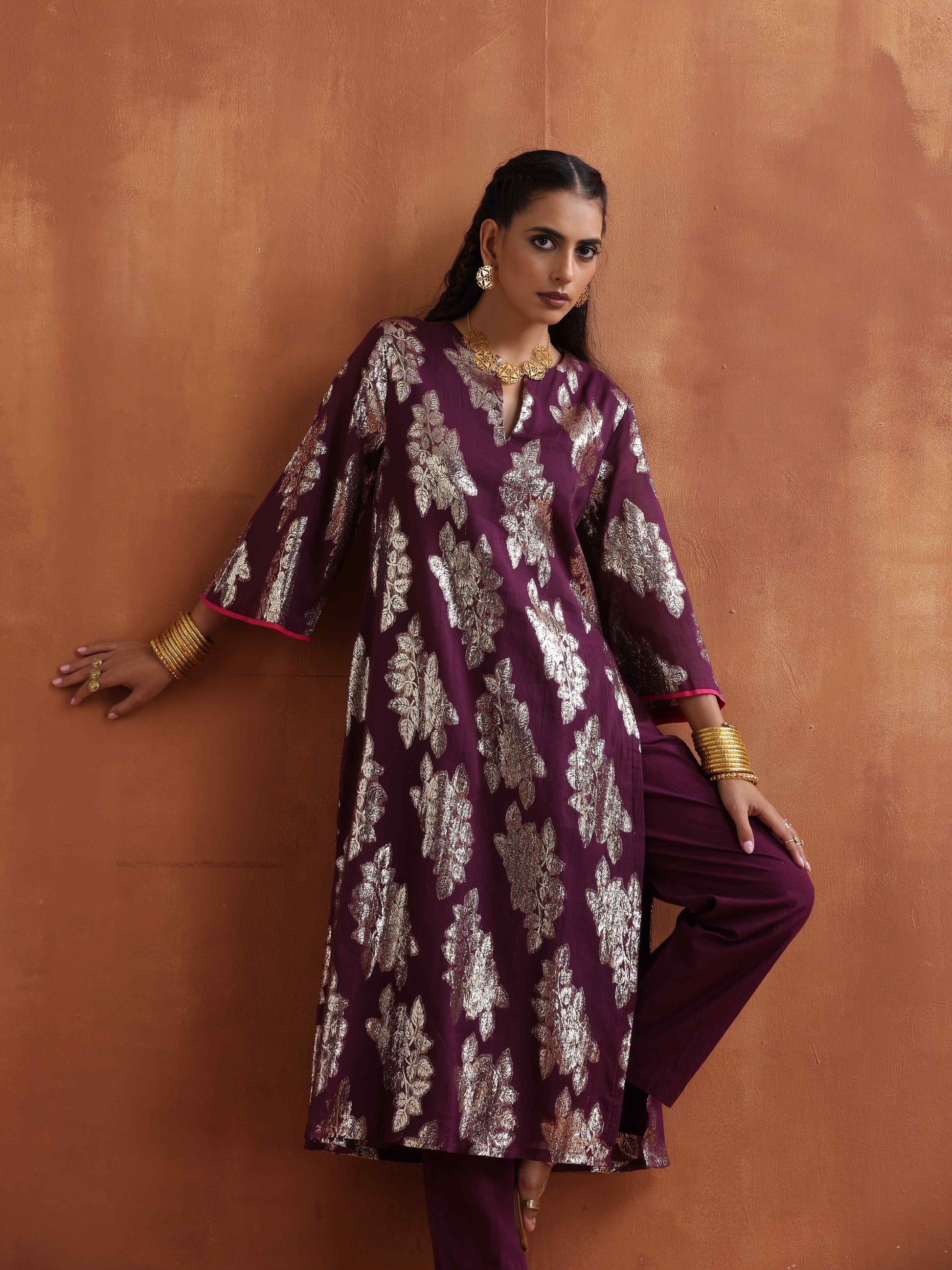 trueBrowns Purple Metallic Straight Kurta Set | Swadesiicart