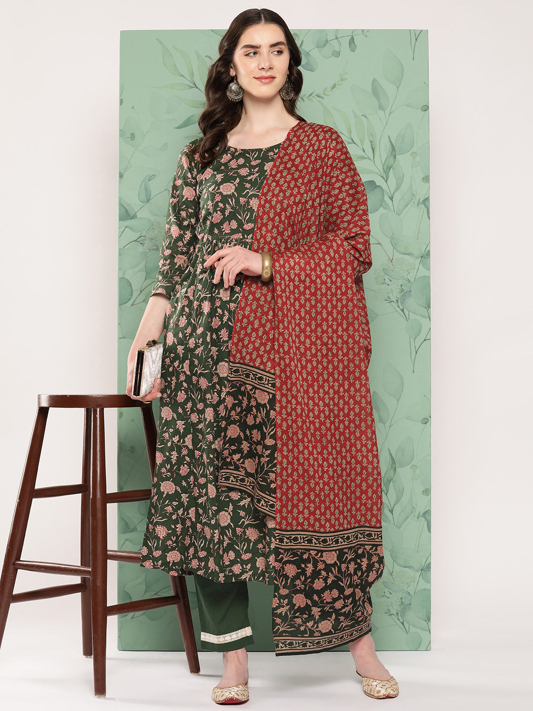 InWeave Women's Green Floral Motif Nyra Kurta Set With Dupatta - Swadesiicart