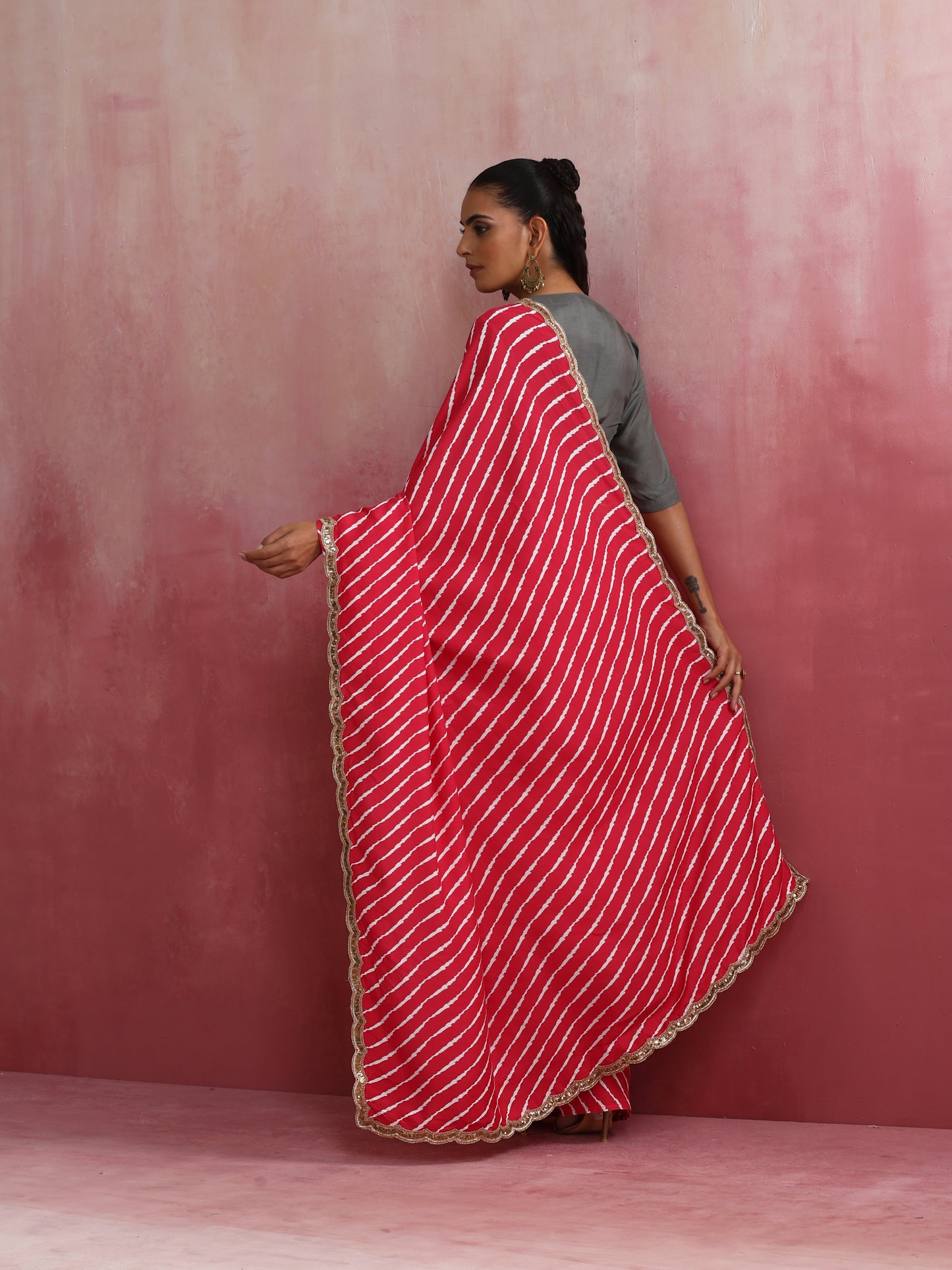trueBrowns Pink Muslin Silk Saree | Swadesiicart