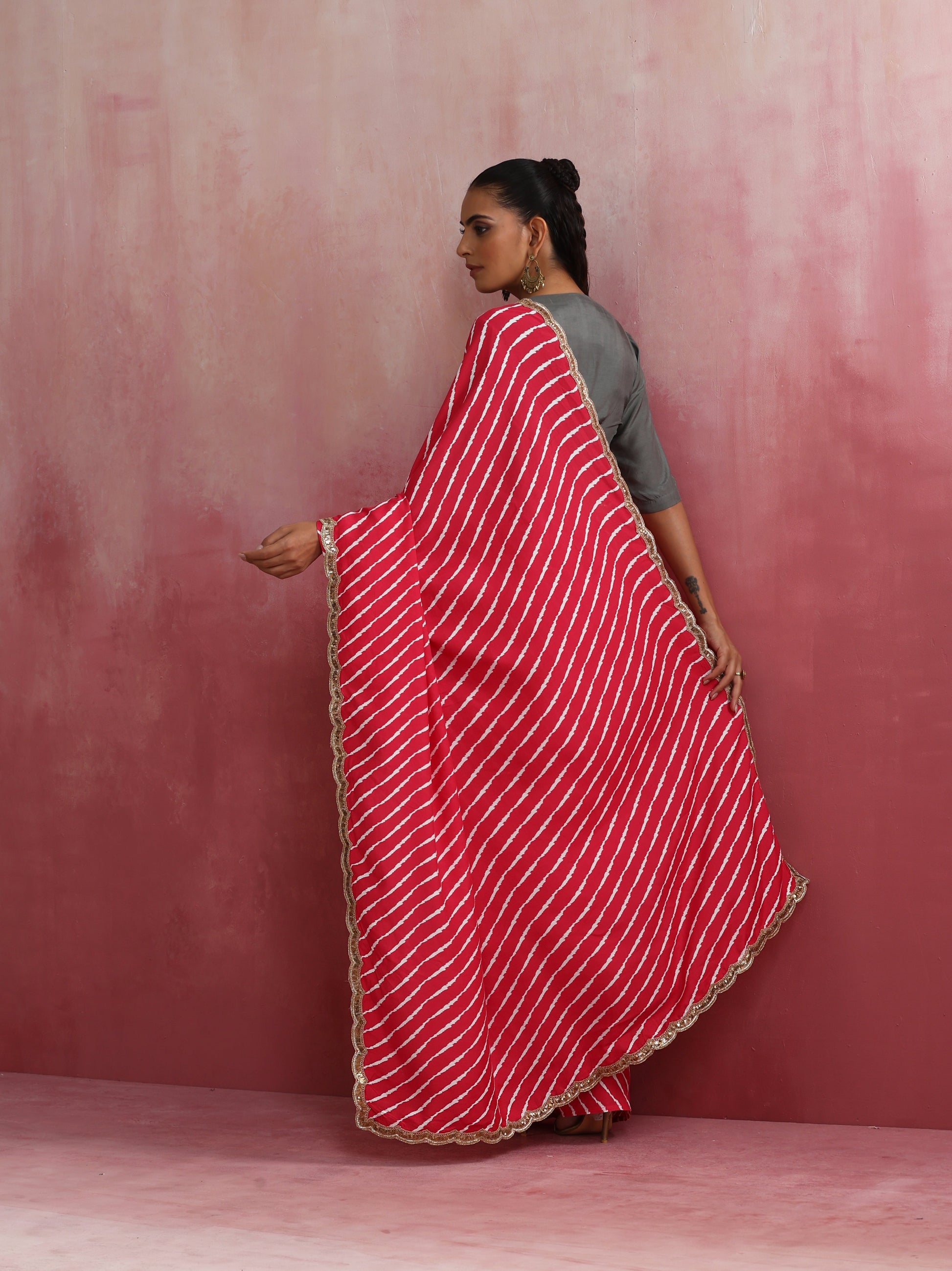 trueBrowns Pink Muslin Silk Saree | Swadesiicart