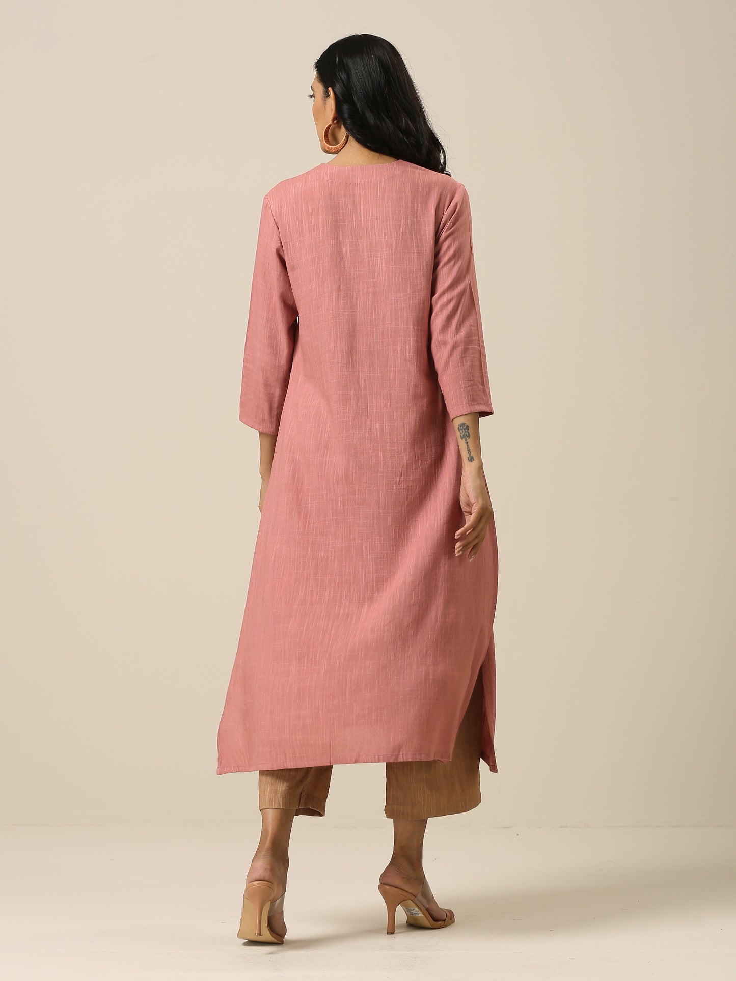 trueBrowns Light Mauve Slub Texture Neck Pleat Kurta Pant Set | Swadesiicart