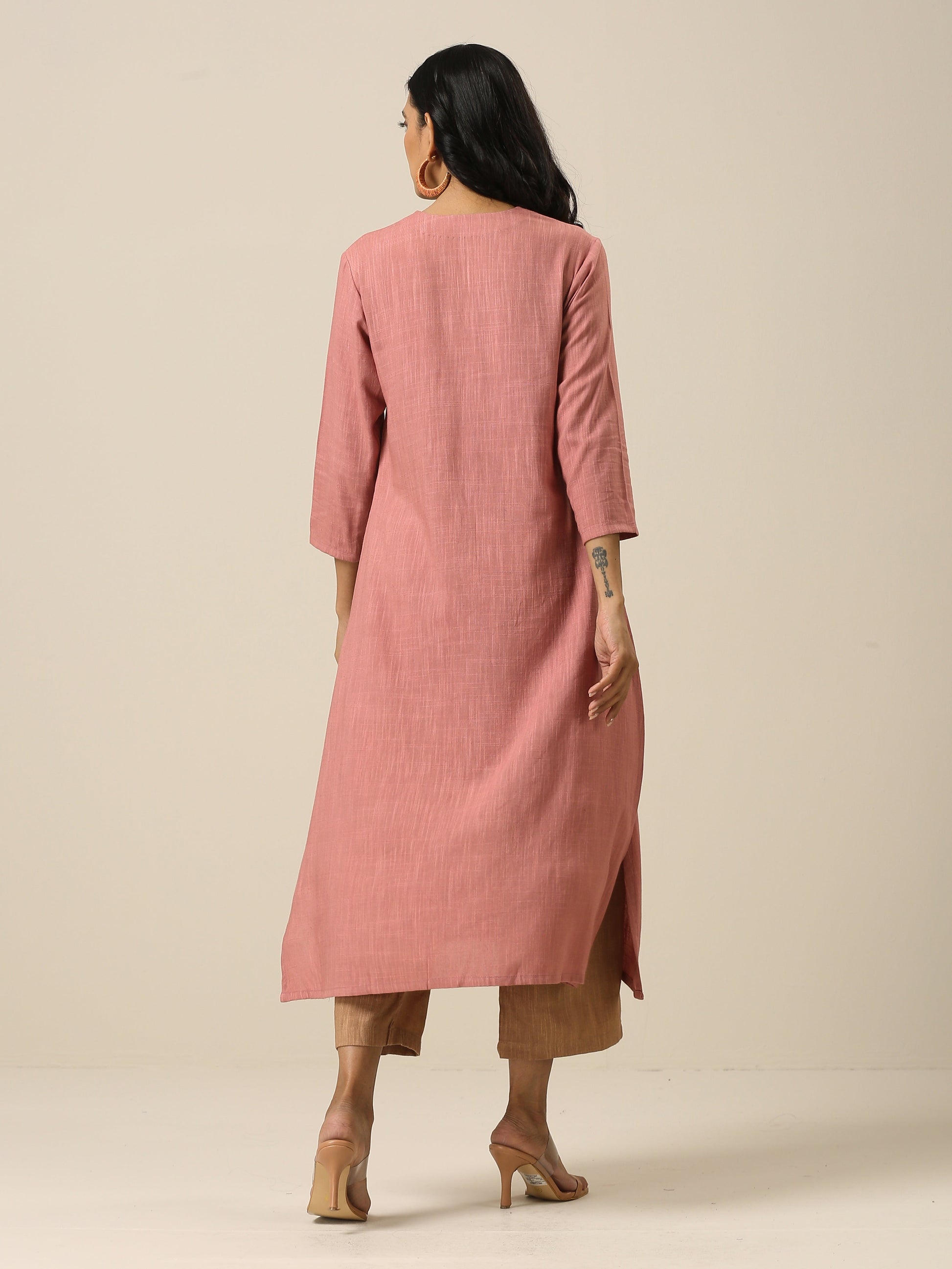 trueBrowns Light Mauve Slub Texture Neck Pleat Kurta Pant Set | Swadesiicart