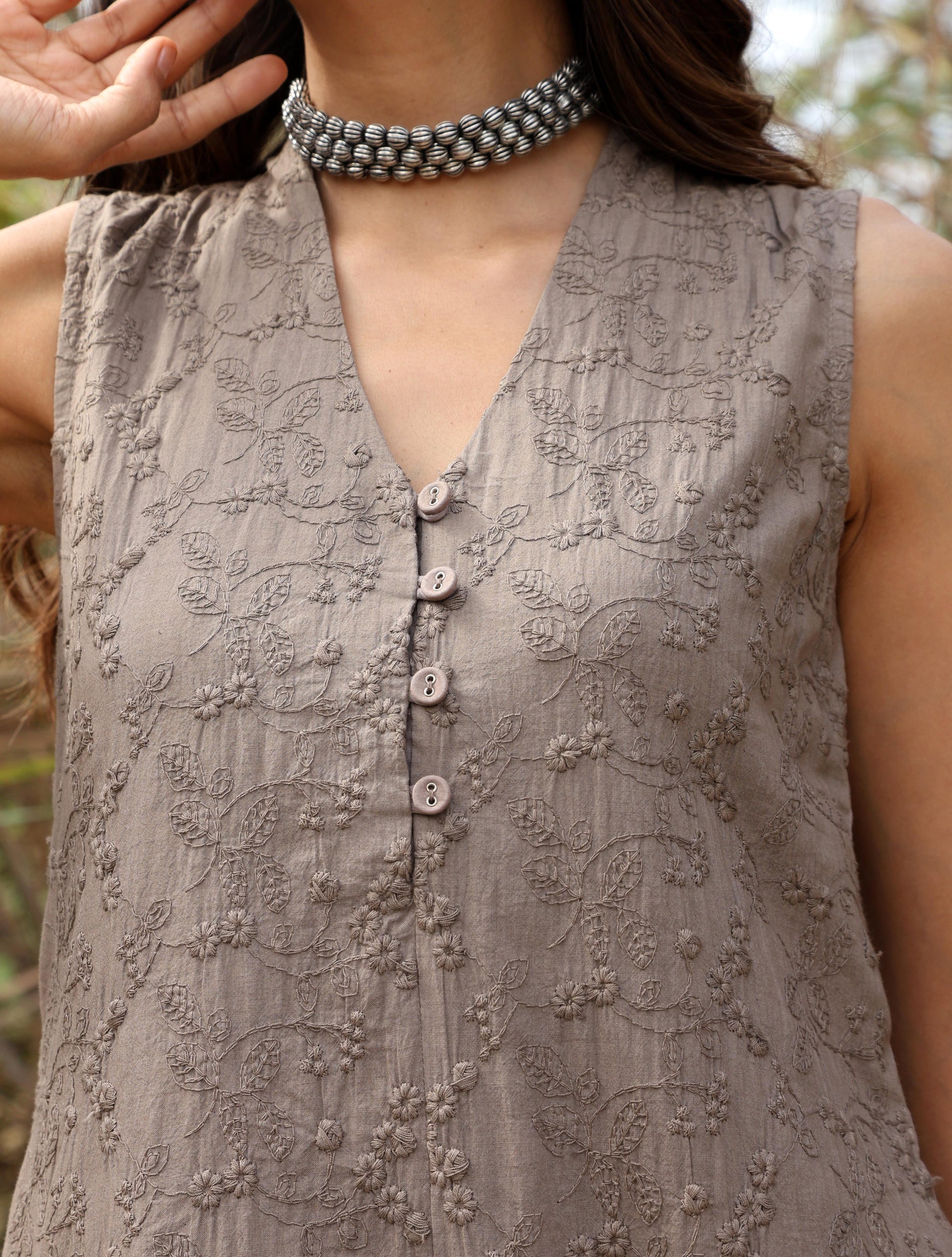trueBrowns Grey Cotton Embroidered S/L Kurta Set | Swadesiicart