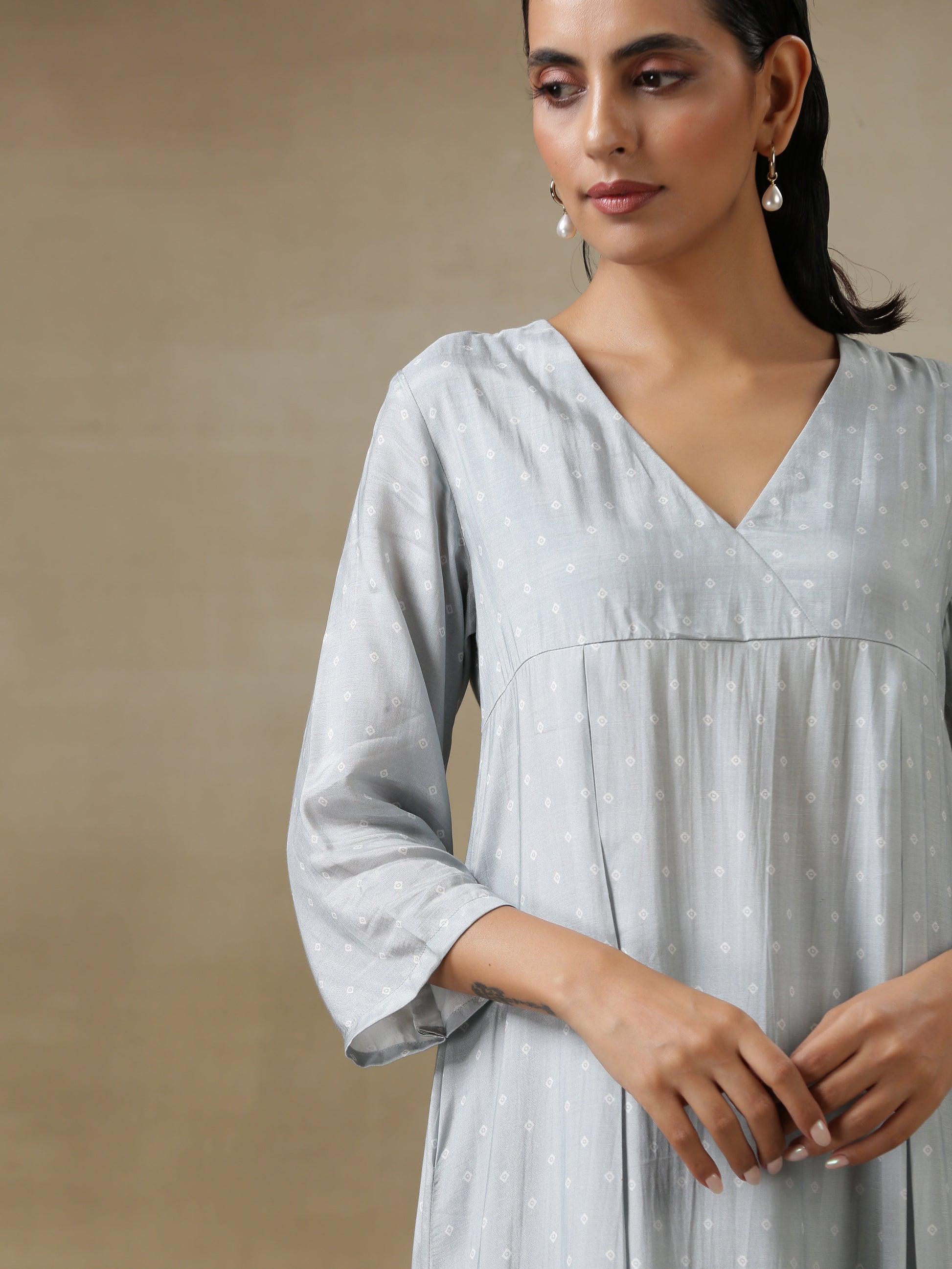 trueBrowns Grey Bandhani Printed Silk Yoke Kurta Pant Set | Swadesiicart