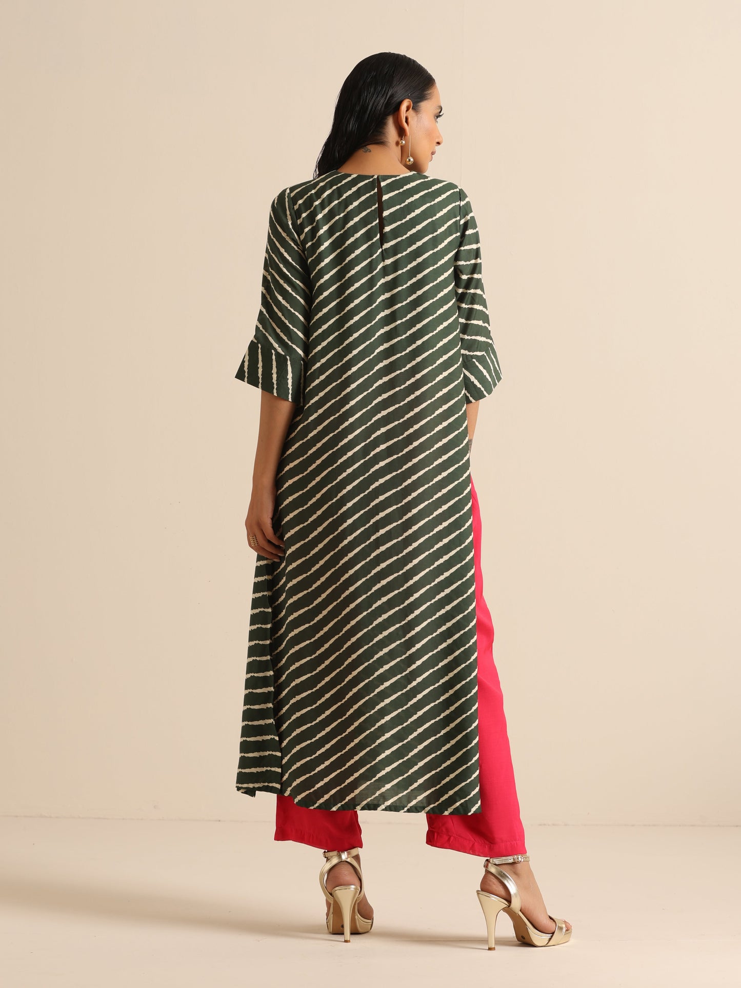 trueBrowns Dark Green Lehariya Printed Silk Kurta Pant Set | Swadesiicart