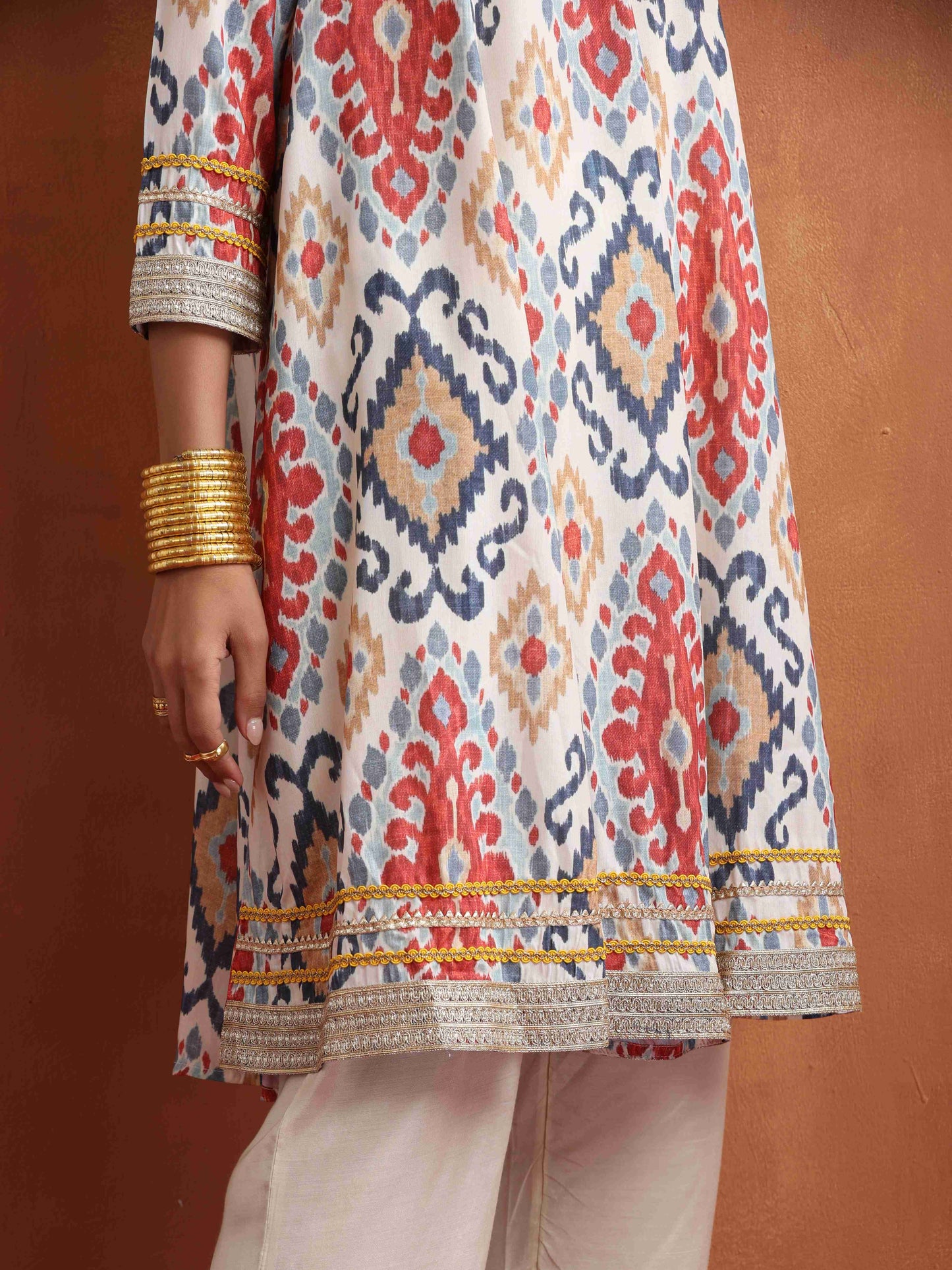 trueBrowns Off White Ikat Print Anarkali Kurta Co-ord Set - Swadesiicart