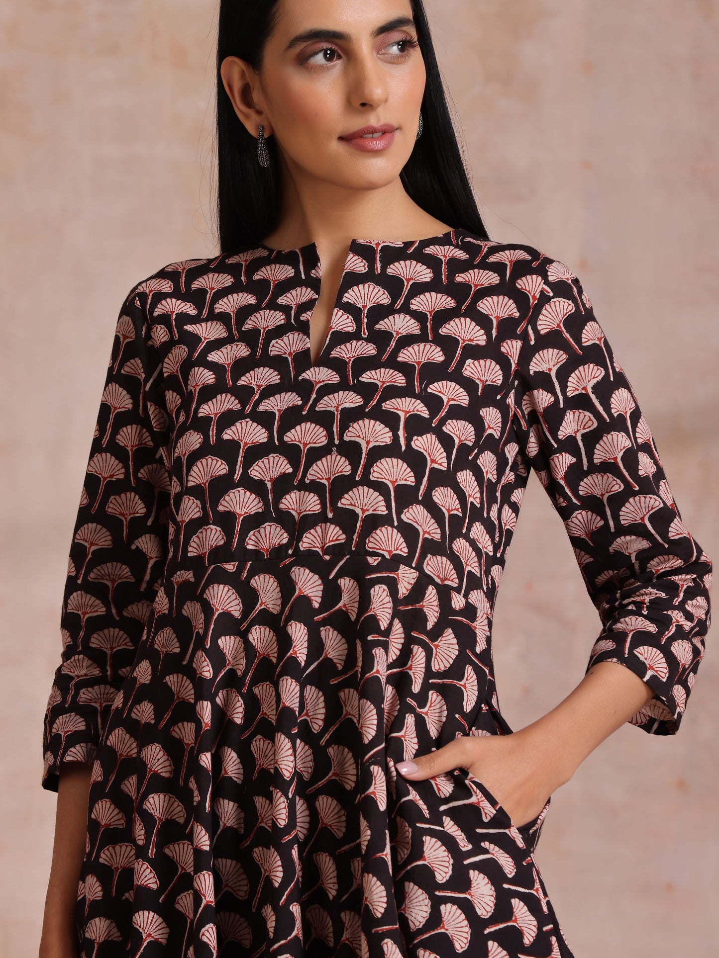 trueBrowns Black Floral Bagru Print Cotton Flared Kurta Pant Set | Swadesiicart