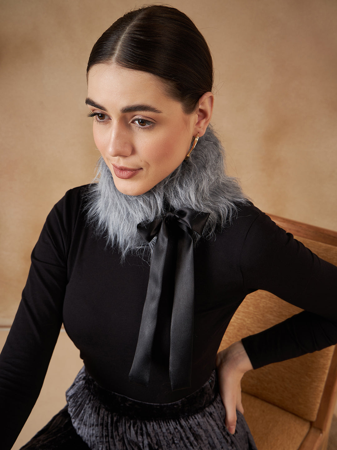 InWeave Women's Light Grey Fur Neckpiece - Swadesiicart