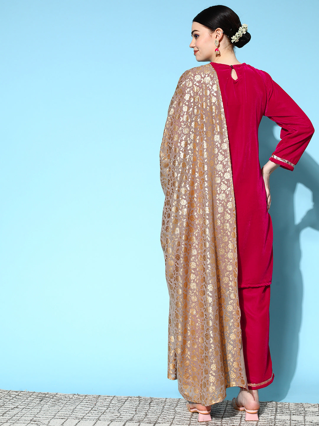 InWeave Women's Fuschia Velvet Kurta Set With Grey Gold Georgette Dupatta - Swadesiicart