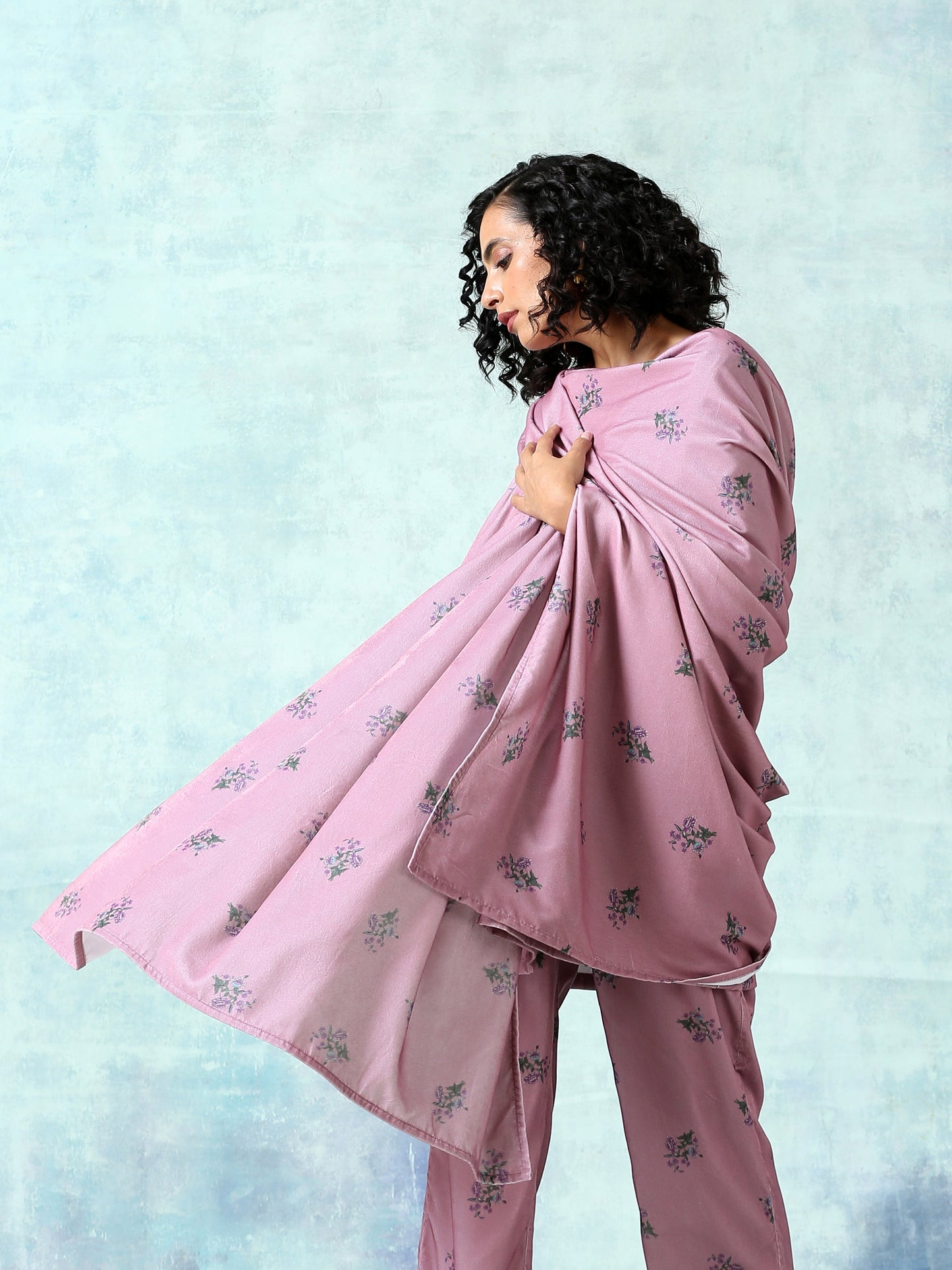trueBrowns Light Mauve Printed Velvet Shawl | Swadesiicart