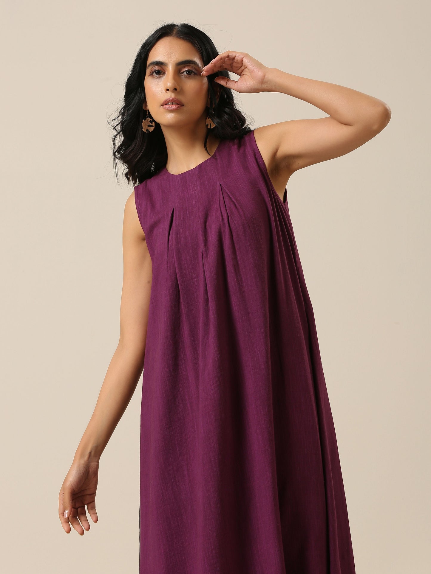 trueBrowns Plum Purple Slub Texture Sleeveless Kurta Pant Set | Swadesiicart