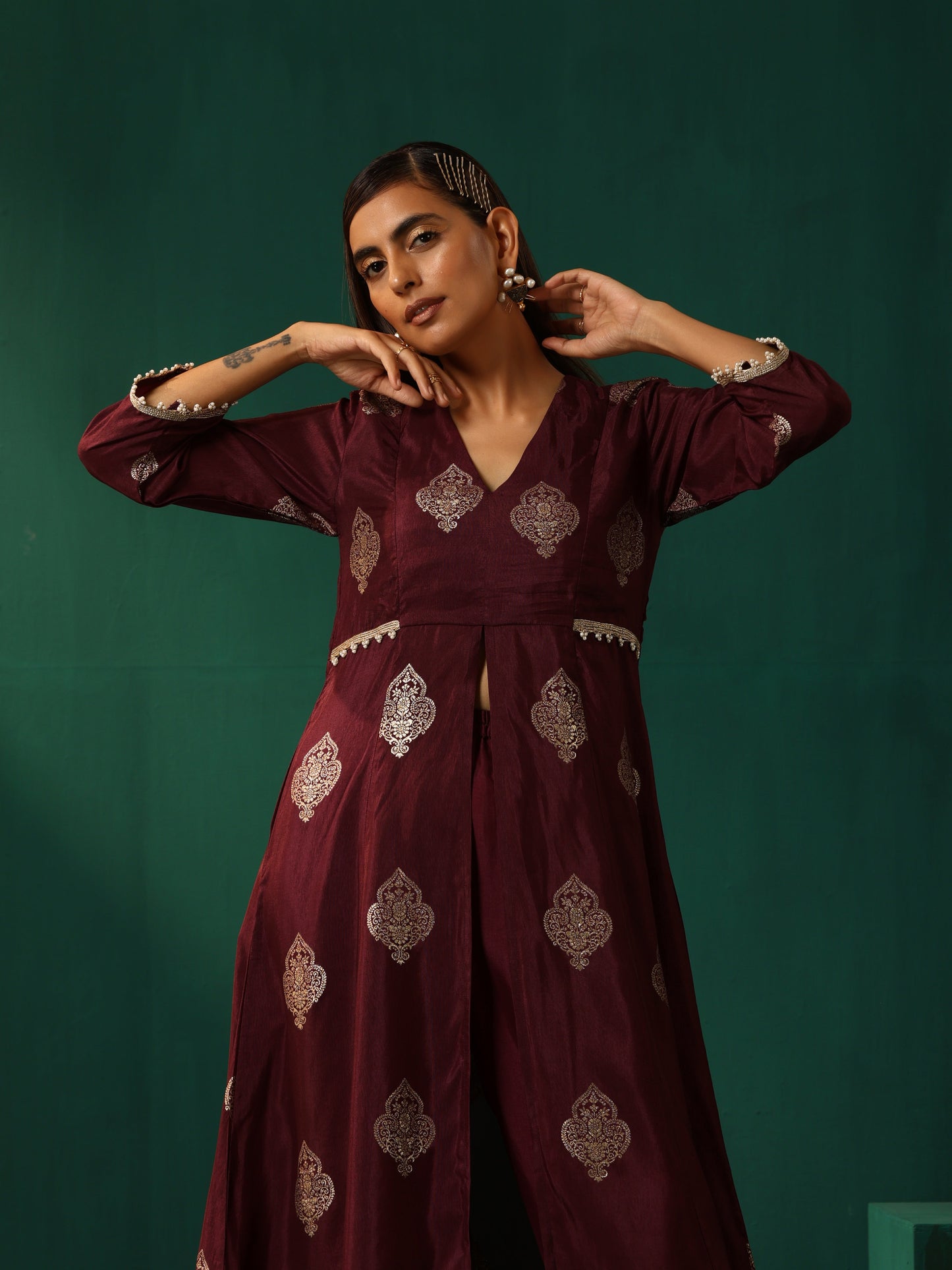 trueBrowns Wine Geometric Viscose Silk V-Neck Front Slit Kurta Pant Set | Swadesiicart
