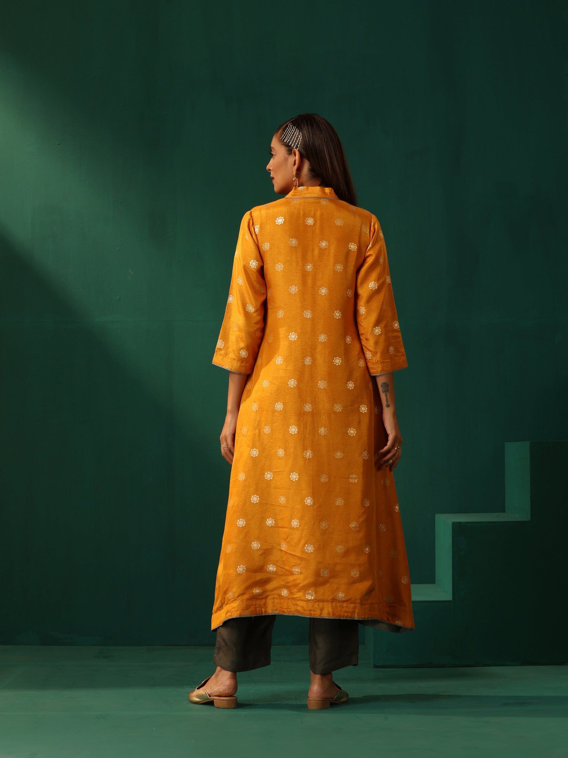 trueBrowns Mustard Geometric Floral Viscose Silk Front Gathered Kurta Pant Set | Swadesiicart