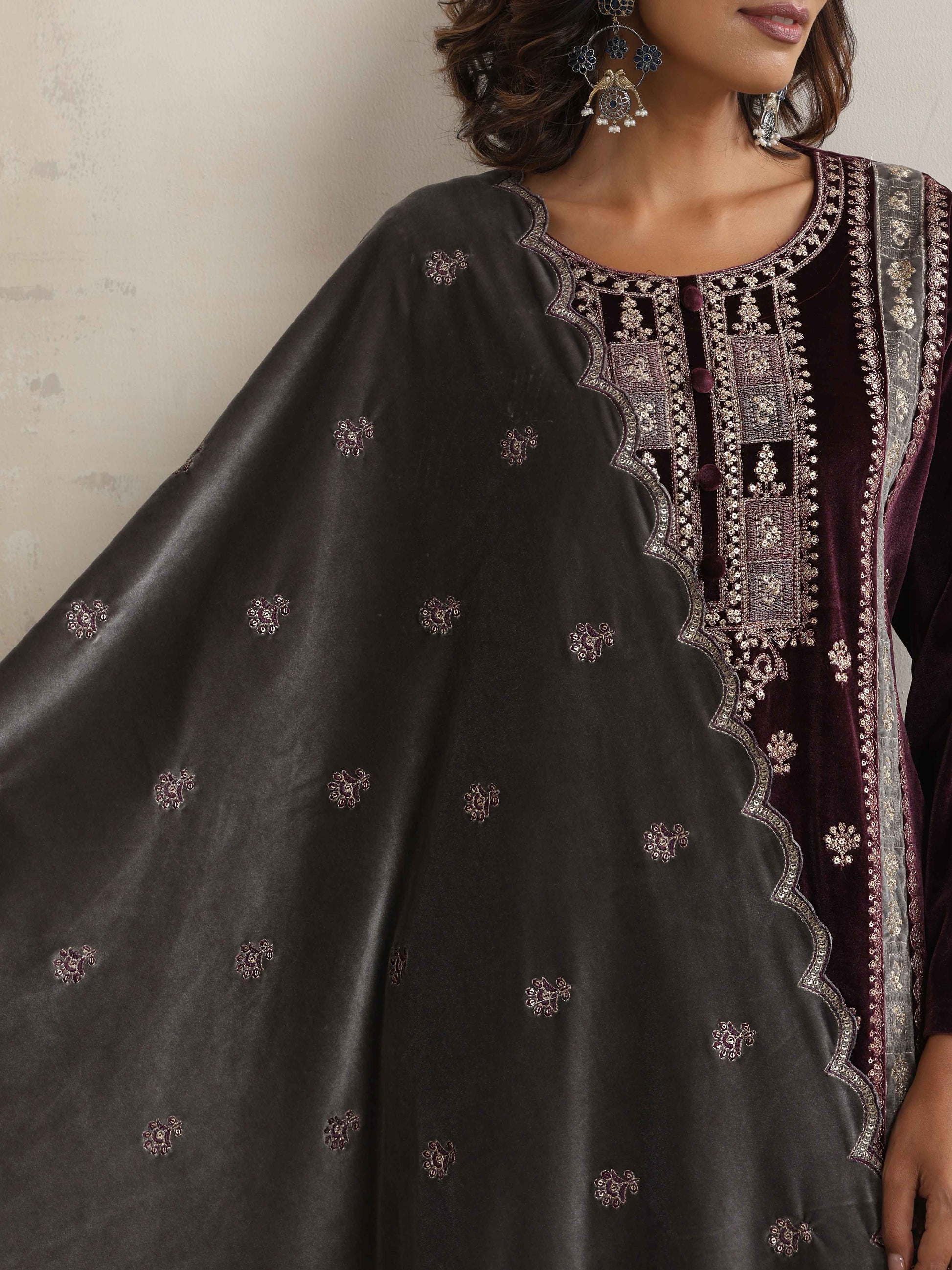 trueBrowns Purple Velvet Embroidered Kurta Pant Dupatta Set | Swadesiicart