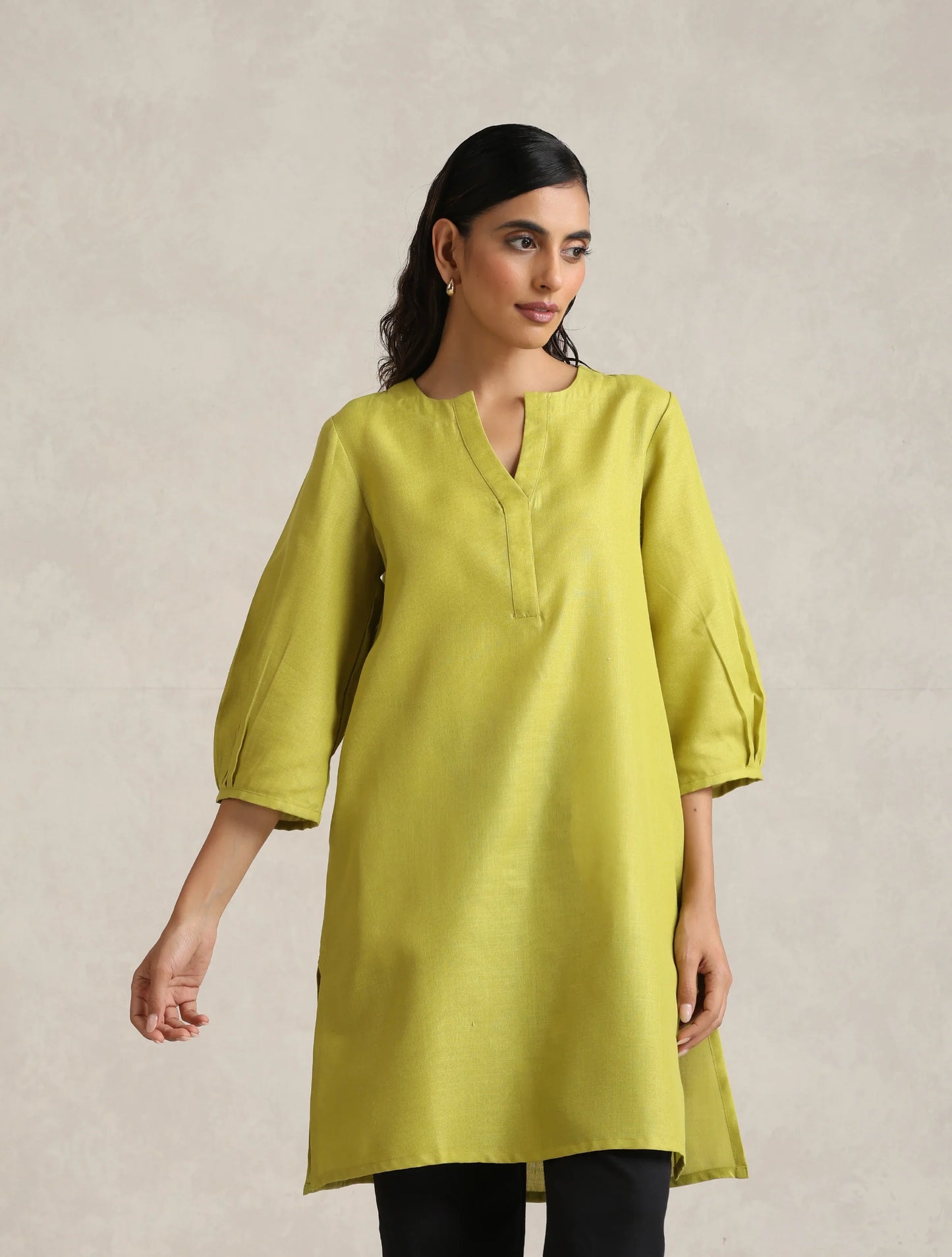 trueBrowns Green Cotton Blend Short Kurta | Swadesiicart