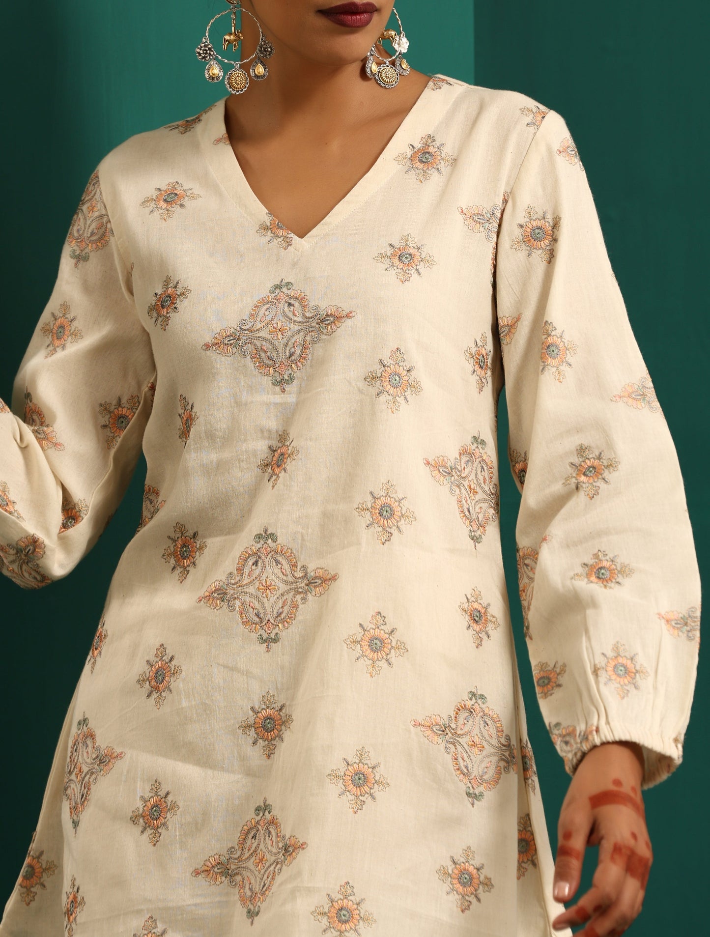 trueBrowns Ivory Peach Cotton V-Neck Co-Ord Set - Swadesiicart