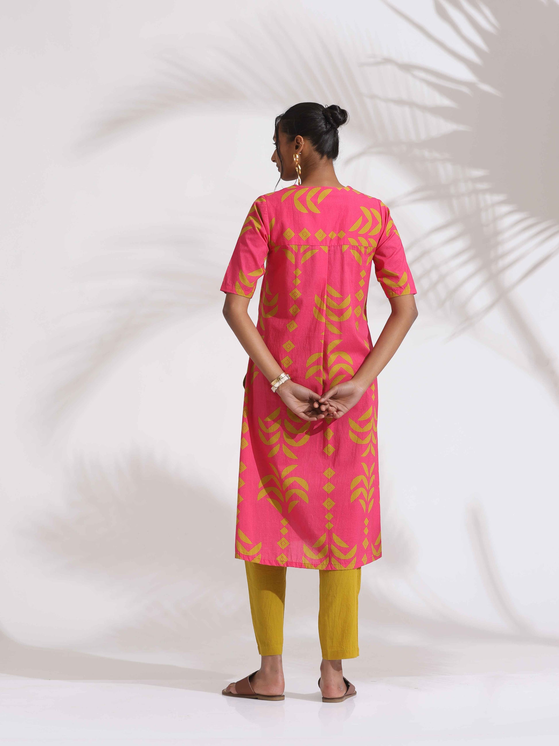 trueBrowns Pink Cotton Print A-line Kurta Set | Swadesiicart